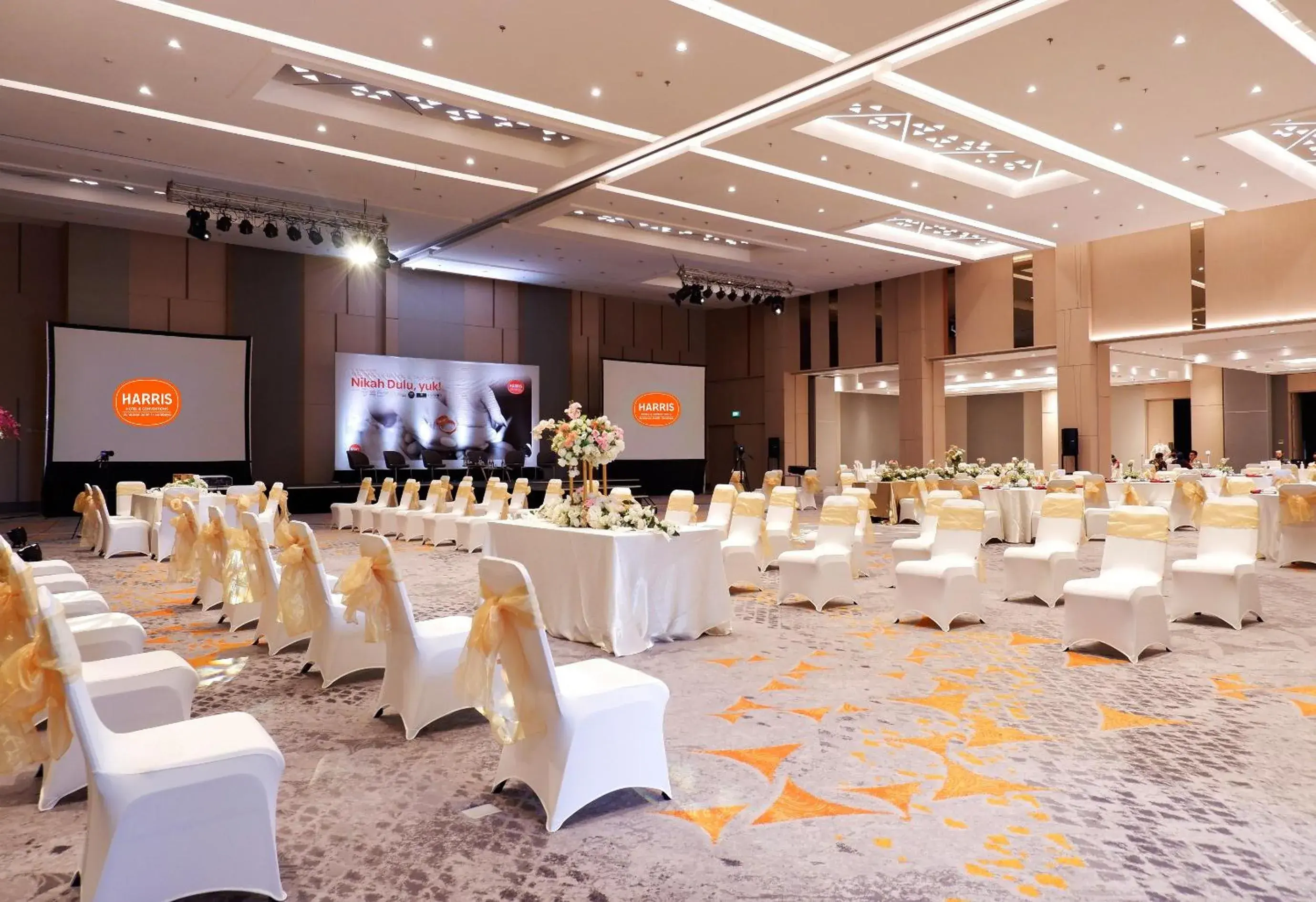 Banquet/Function facilities, Banquet Facilities in HARRIS Hotel & Conventions Bundaran Satelit Surabaya