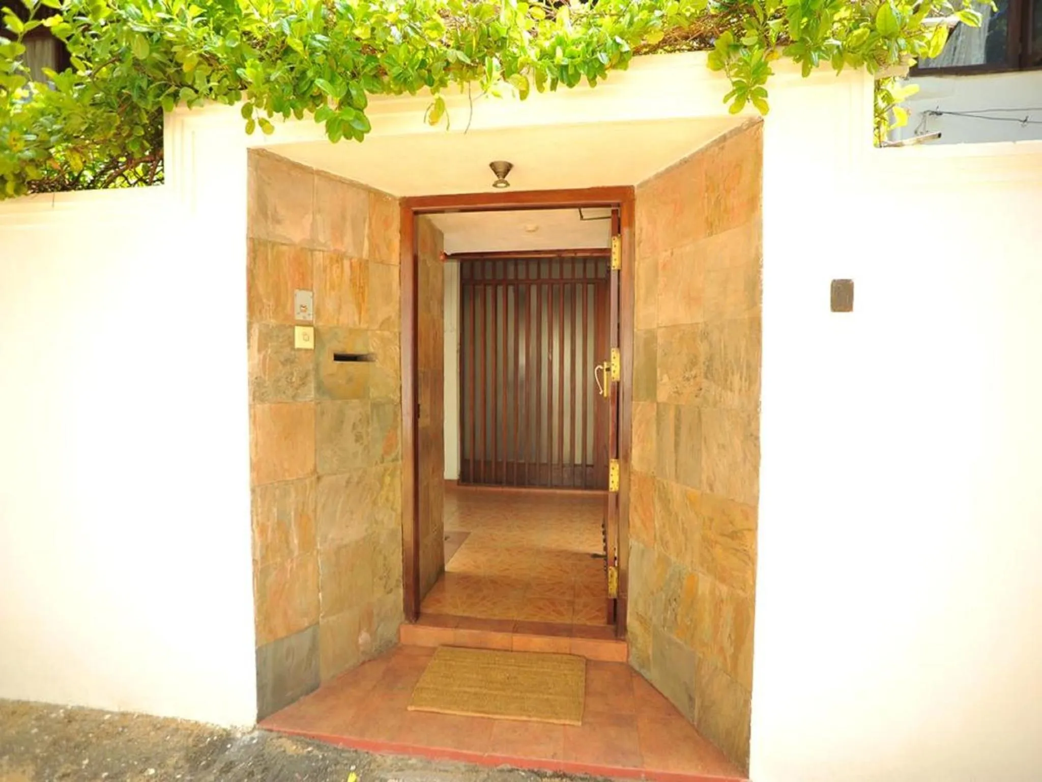 Facade/entrance in Colombo Villa
