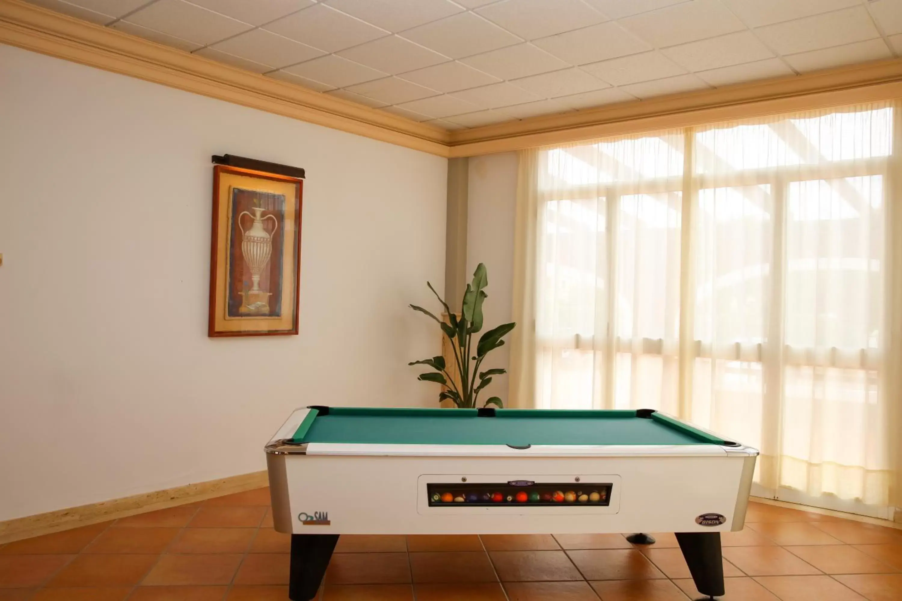 Restaurant/places to eat, Billiards in Nuramar Resort & Villas