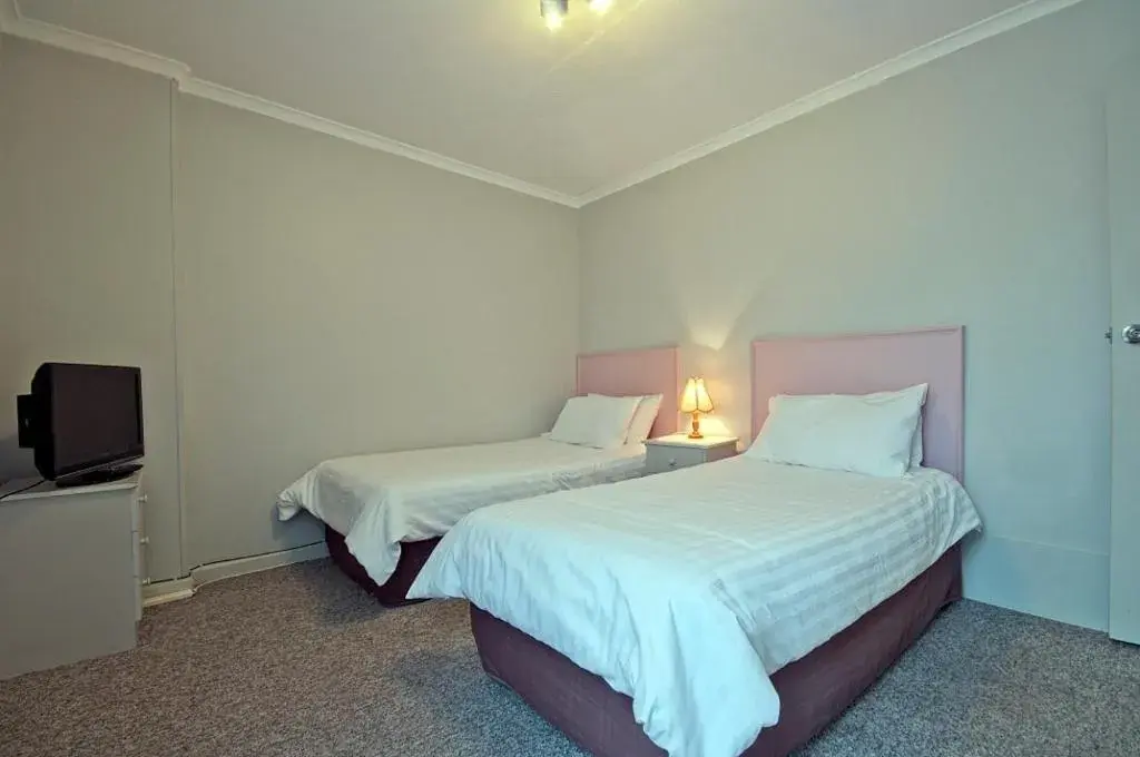 Photo of the whole room, Bed in Figtree Motel