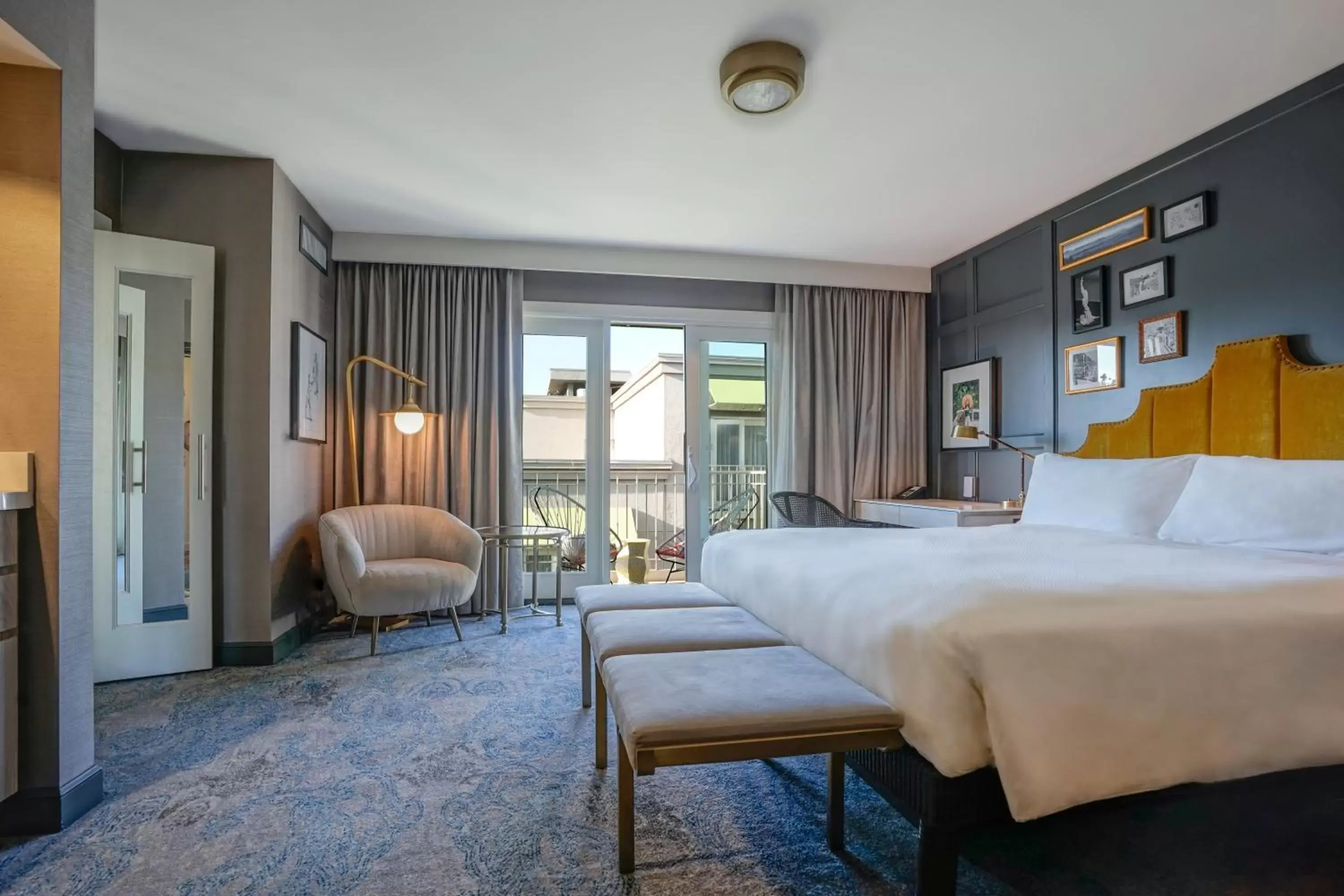 Bedroom in Hotel Amarano Burbank-Hollywood