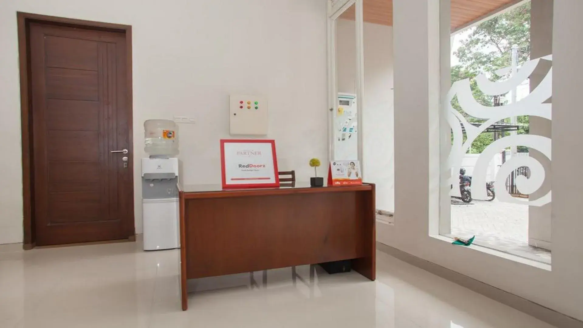 Lobby or reception in RedDoorz Syariah near Universitas Negeri Malang Lobby or reception in RedDoorz Syariah near Universitas Negeri Malang