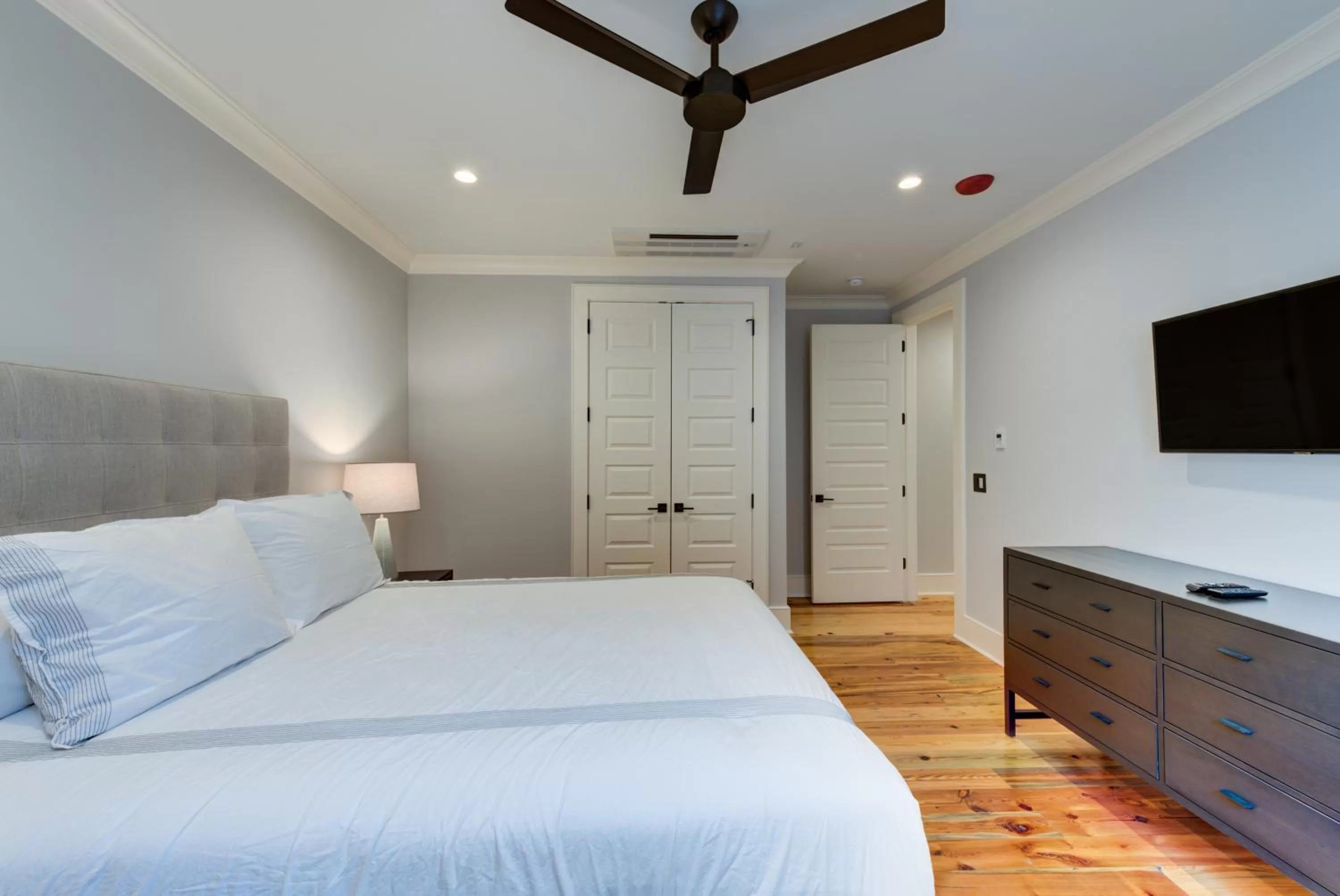 TV and multimedia, Bed in The Quarters on King