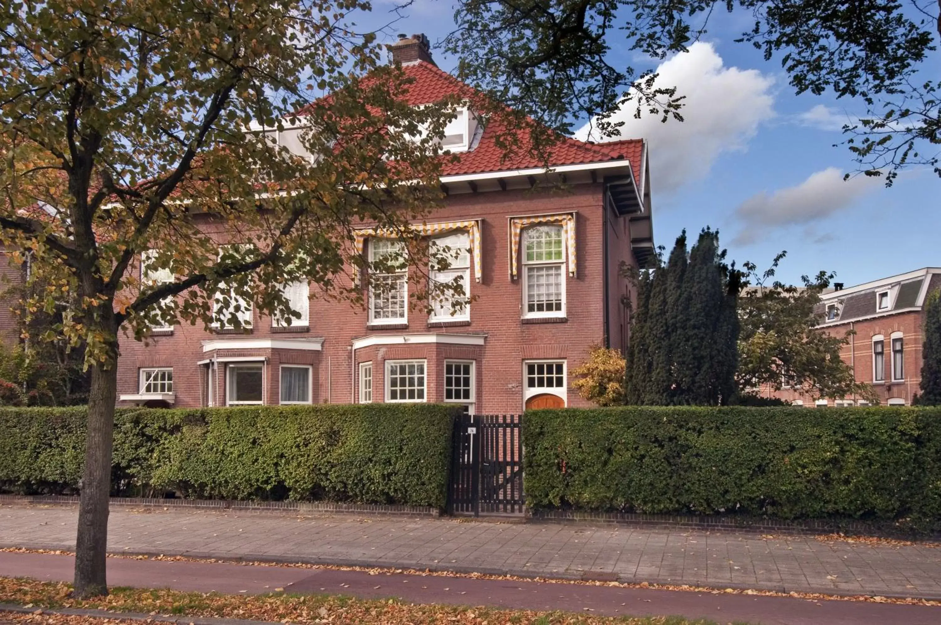 Facade/entrance, Property Building in B&B De Schiedamse Suites