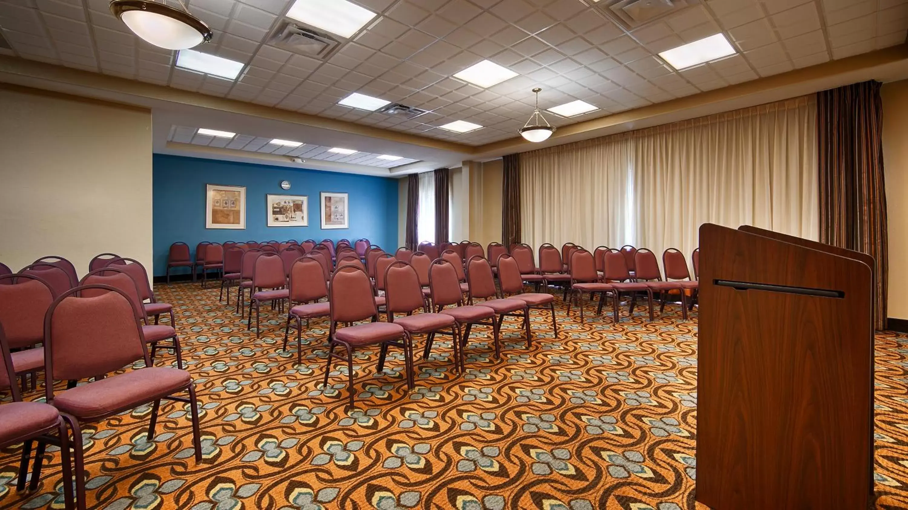 Meeting/conference room in Sky Point Hotel & Suites - Atlanta Airport