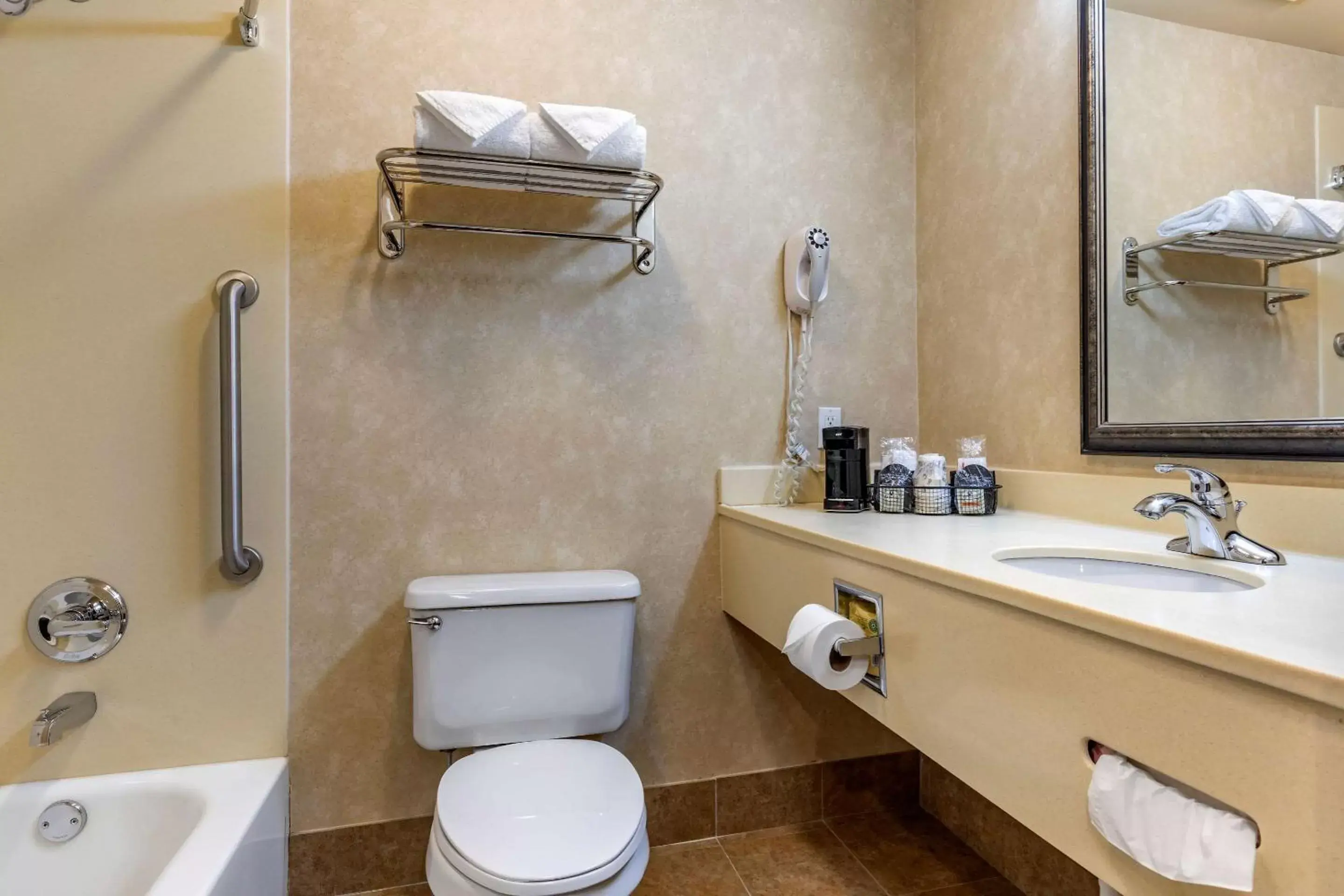 Bathroom in Comfort Inn & Suites Russellville I-40