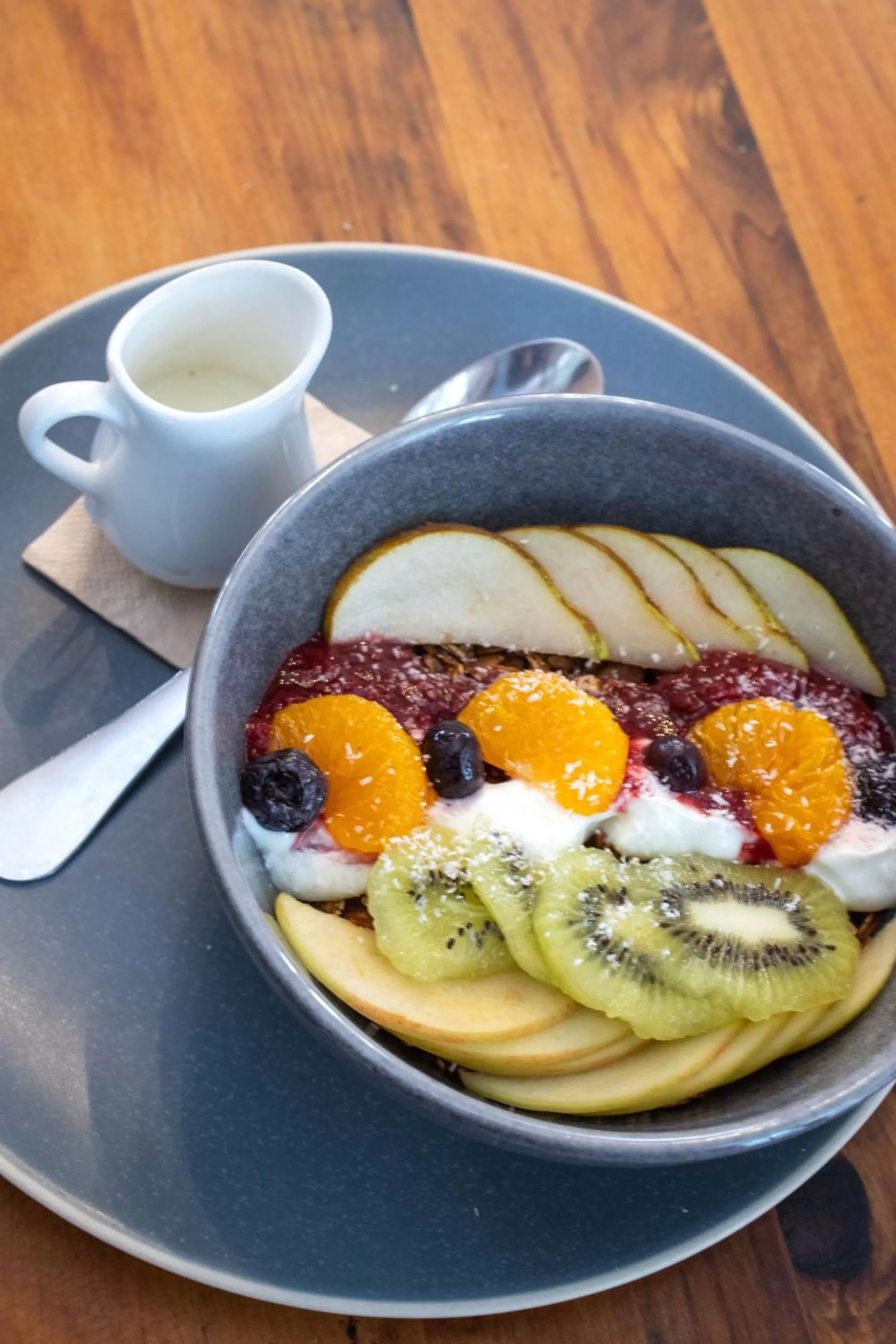 Restaurant/places to eat in Hotel 115