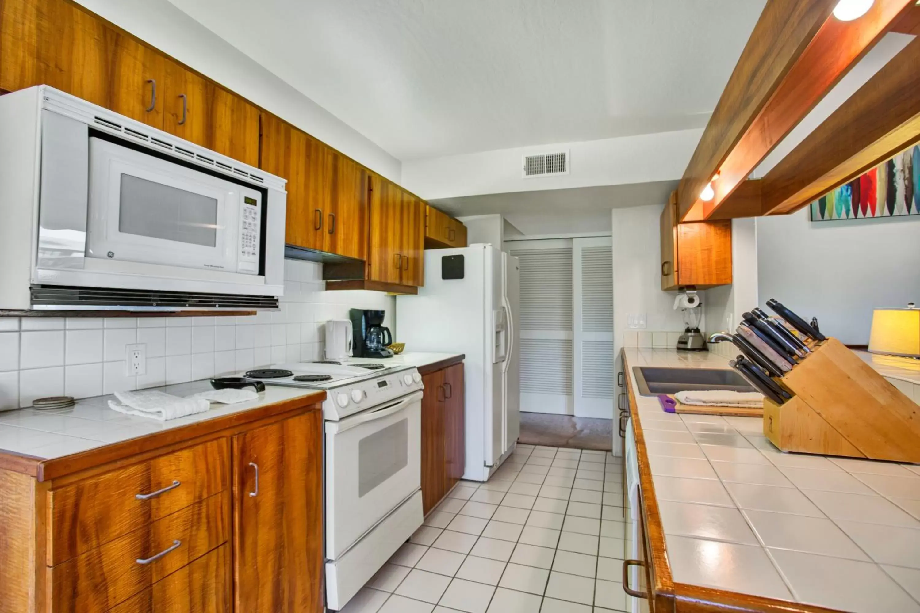 Kitchen/Kitchenette in Kanaloa at Kona by Castle Resorts & Hotels