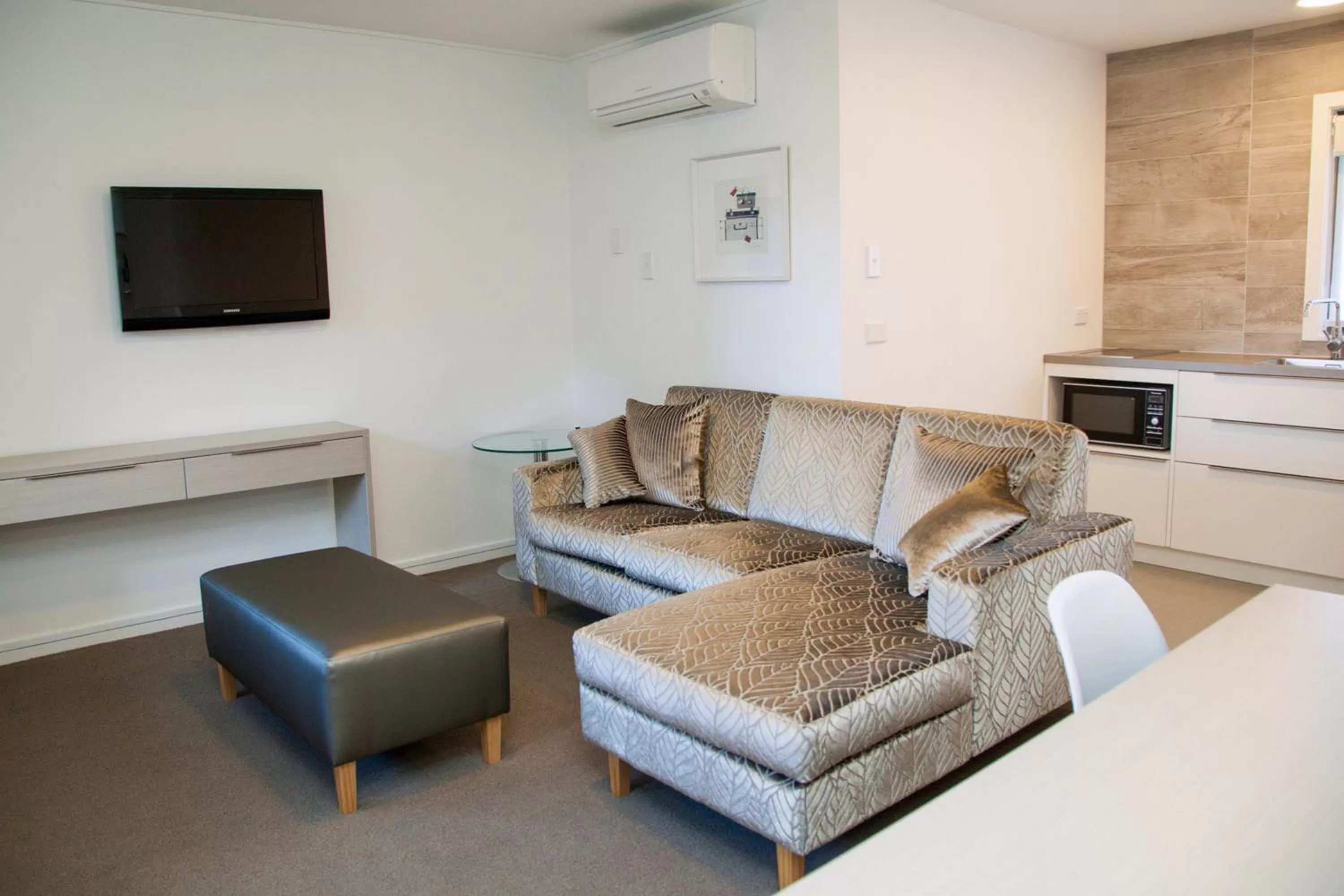 Decorative detail in Aria on Bank