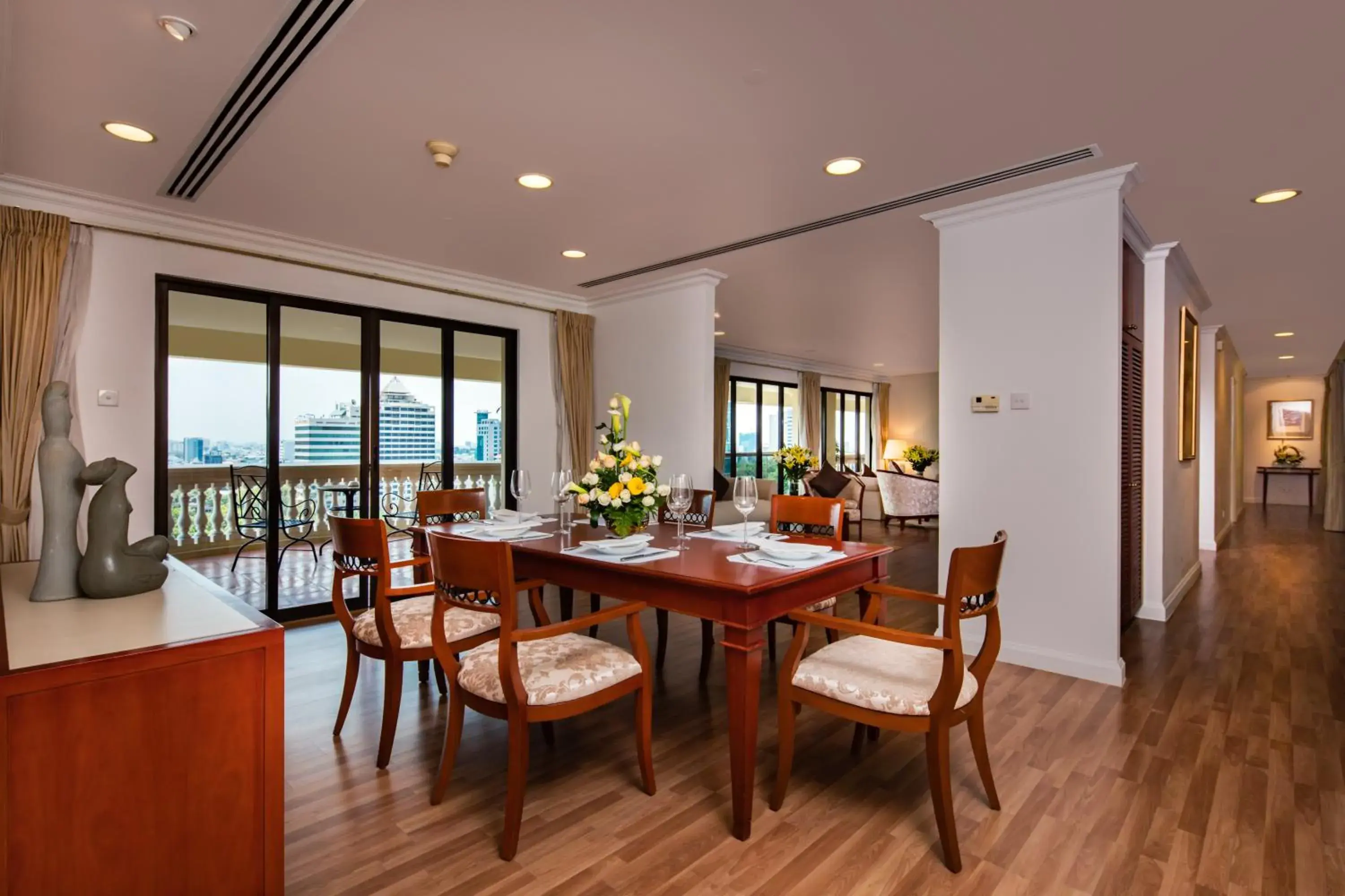 Dining area in Norfolk Mansion - Luxury Serviced Apartment