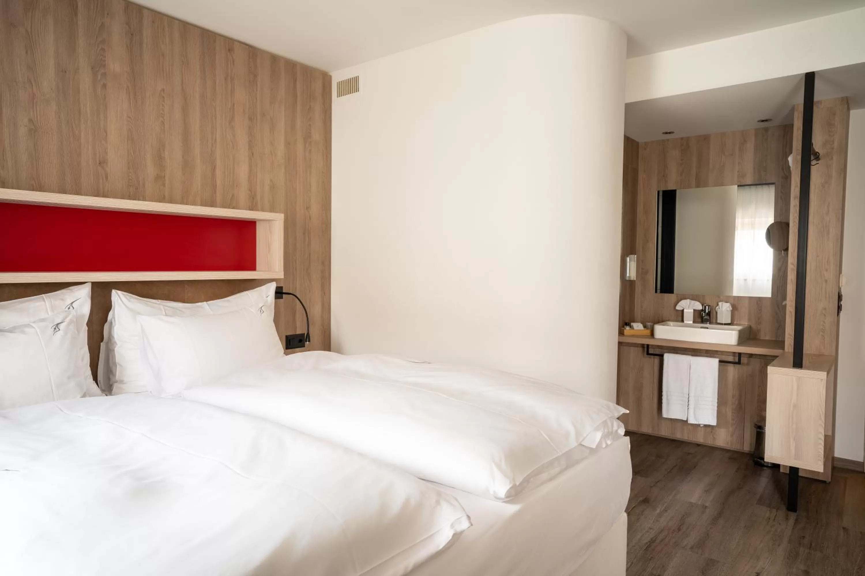 Photo of the whole room, Bed in Boutiquehotel Thessoni Classic & Self service Residence Home Zürich