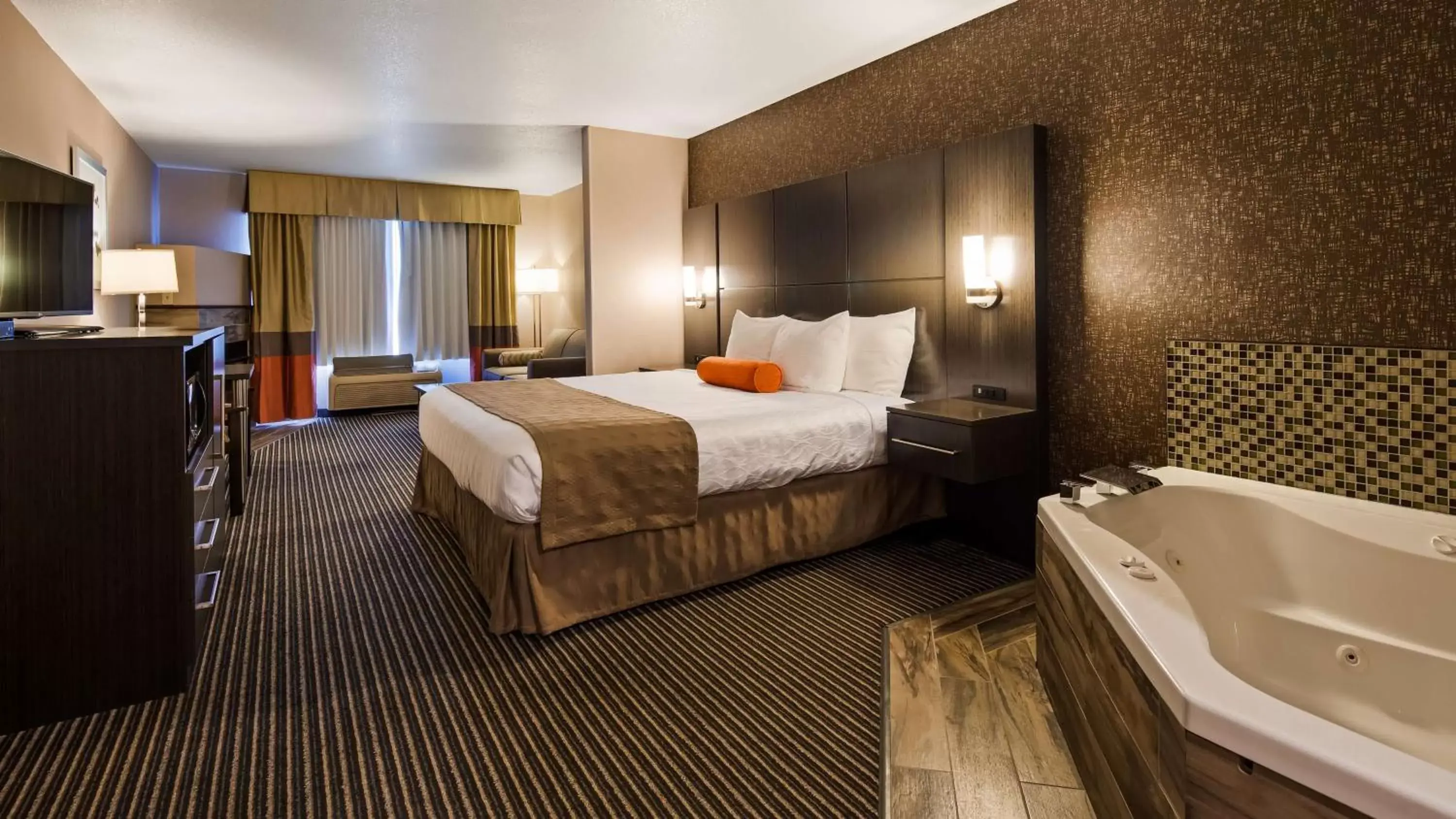 Photo of the whole room, Bed in Best Western Plus Rama Inn & Suites Photo of the whole room, Bed in Best Western Plus Rama Inn & Suites