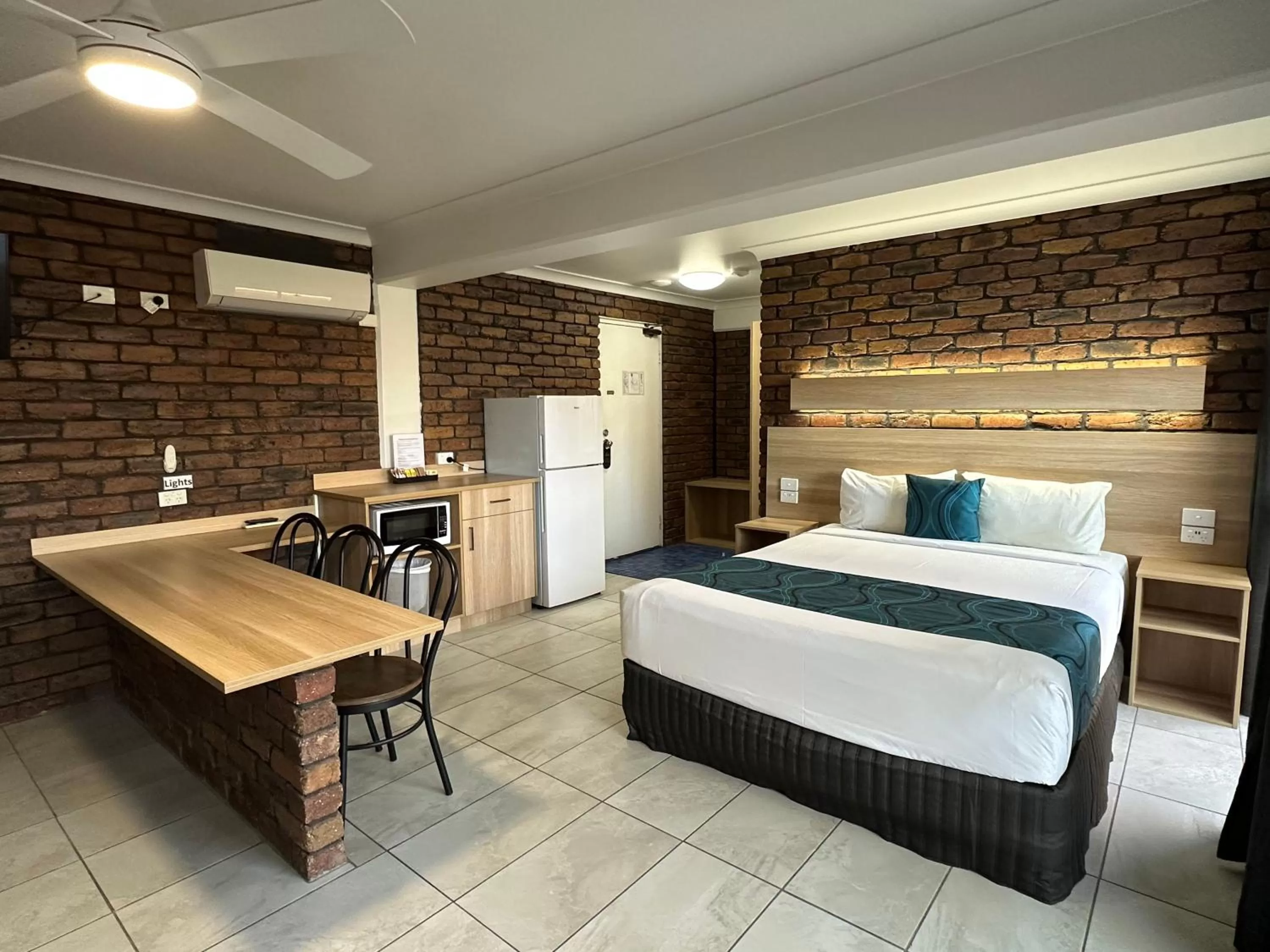 Bed in Logan City Motor Inn