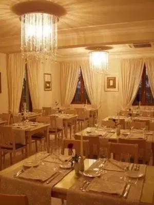 Restaurant/Places to Eat in Hotel Ristorante Farneta