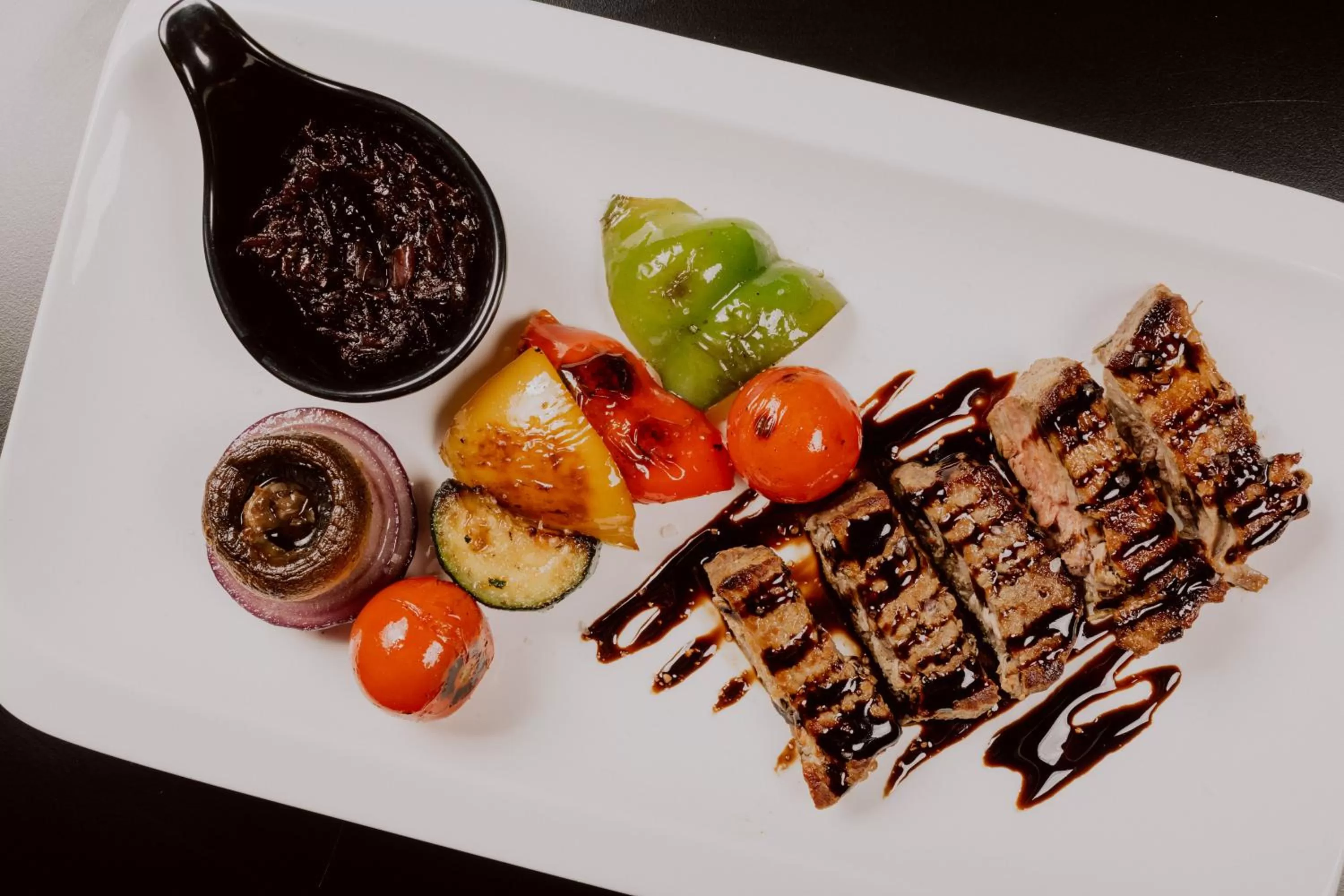 Restaurant/places to eat in Bellevue Superior City Hotel