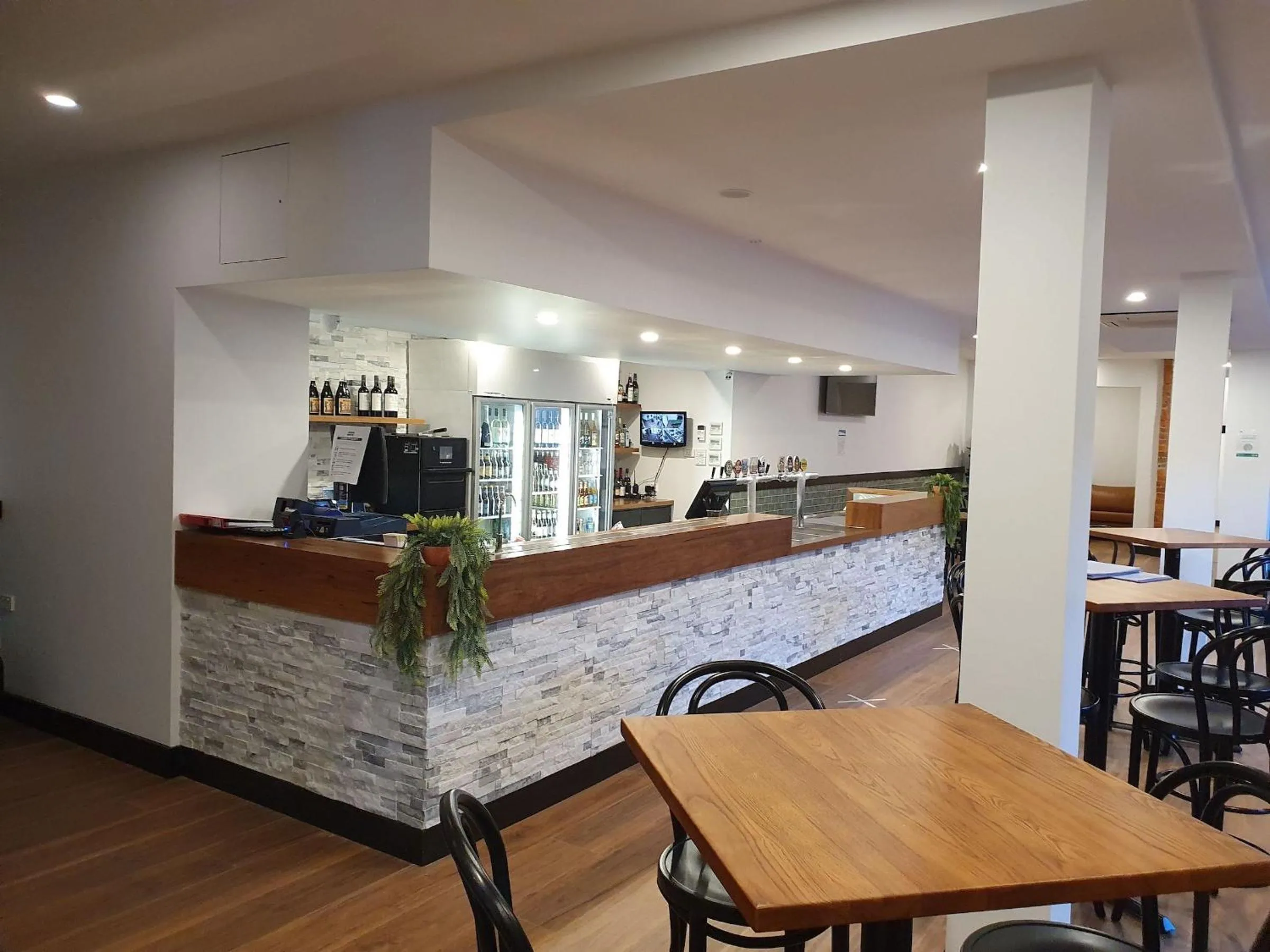 Lounge or bar in Empire Hotel Goulburn