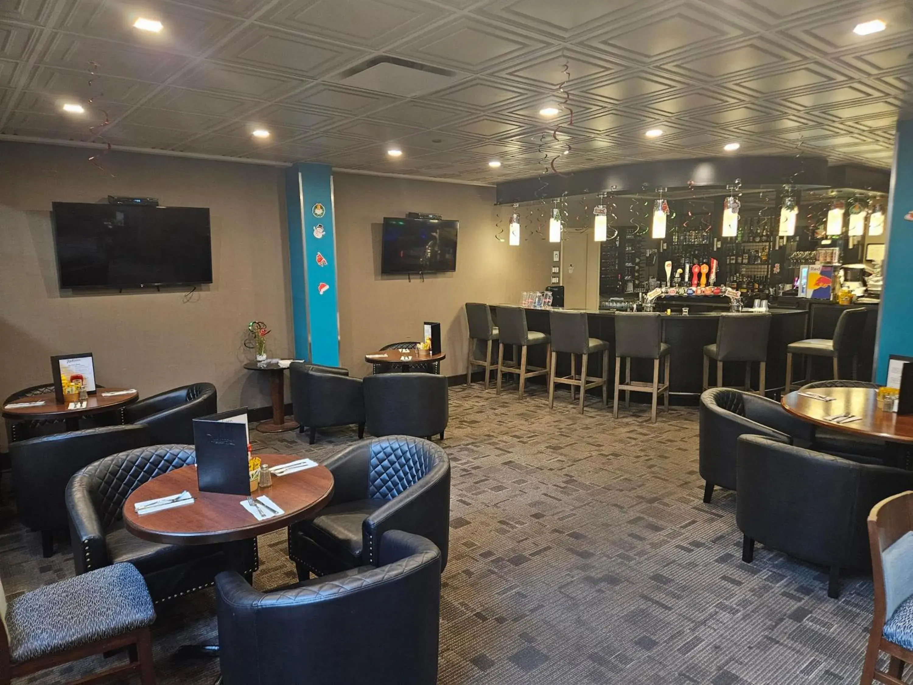 Lounge or bar, Restaurant/Places to Eat in Radisson Hotel Montreal Airport