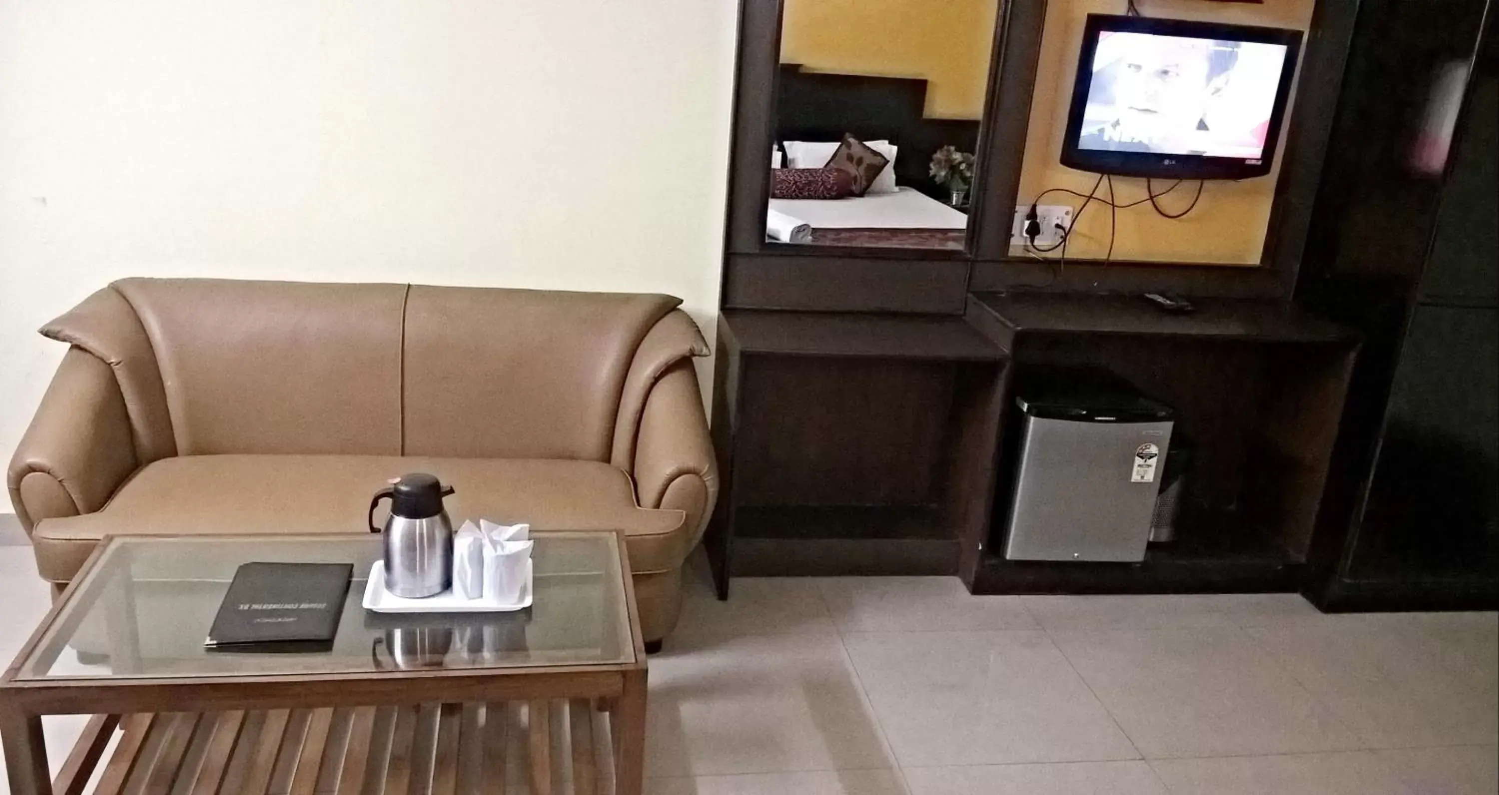 Living room, Seating Area in Hotel Su Shree Continental 5 Minutes Walk From New Delhi Railway Station