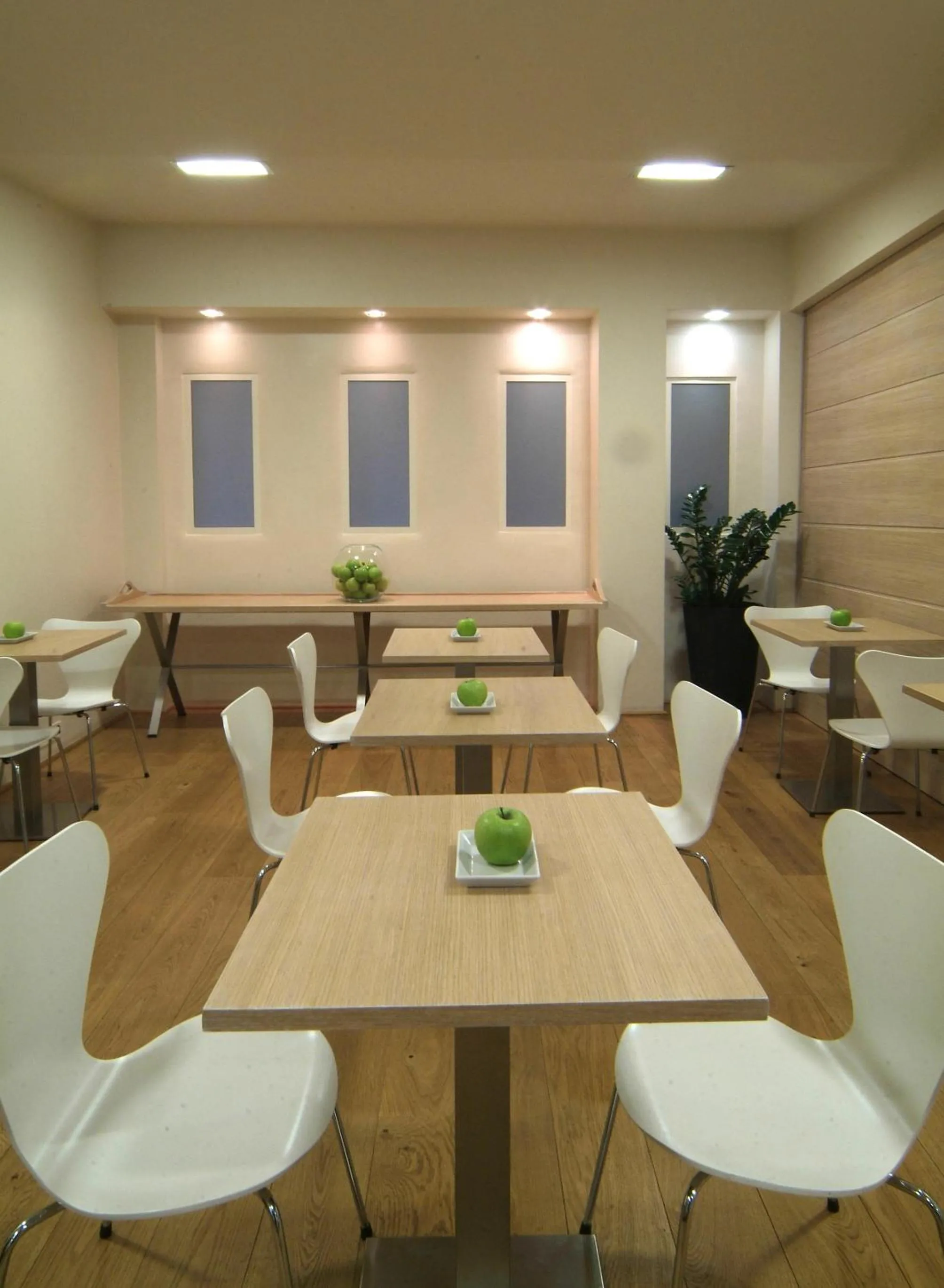 Restaurant/places to eat in Hotel Touring