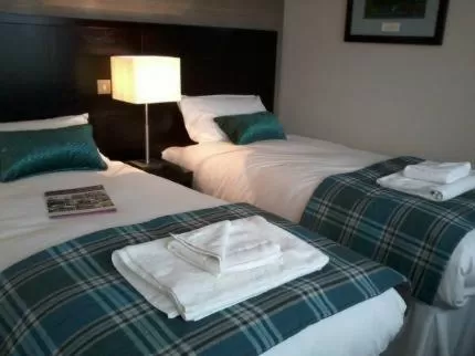 Shower, Bed in The Golden Acorn Wetherspoon