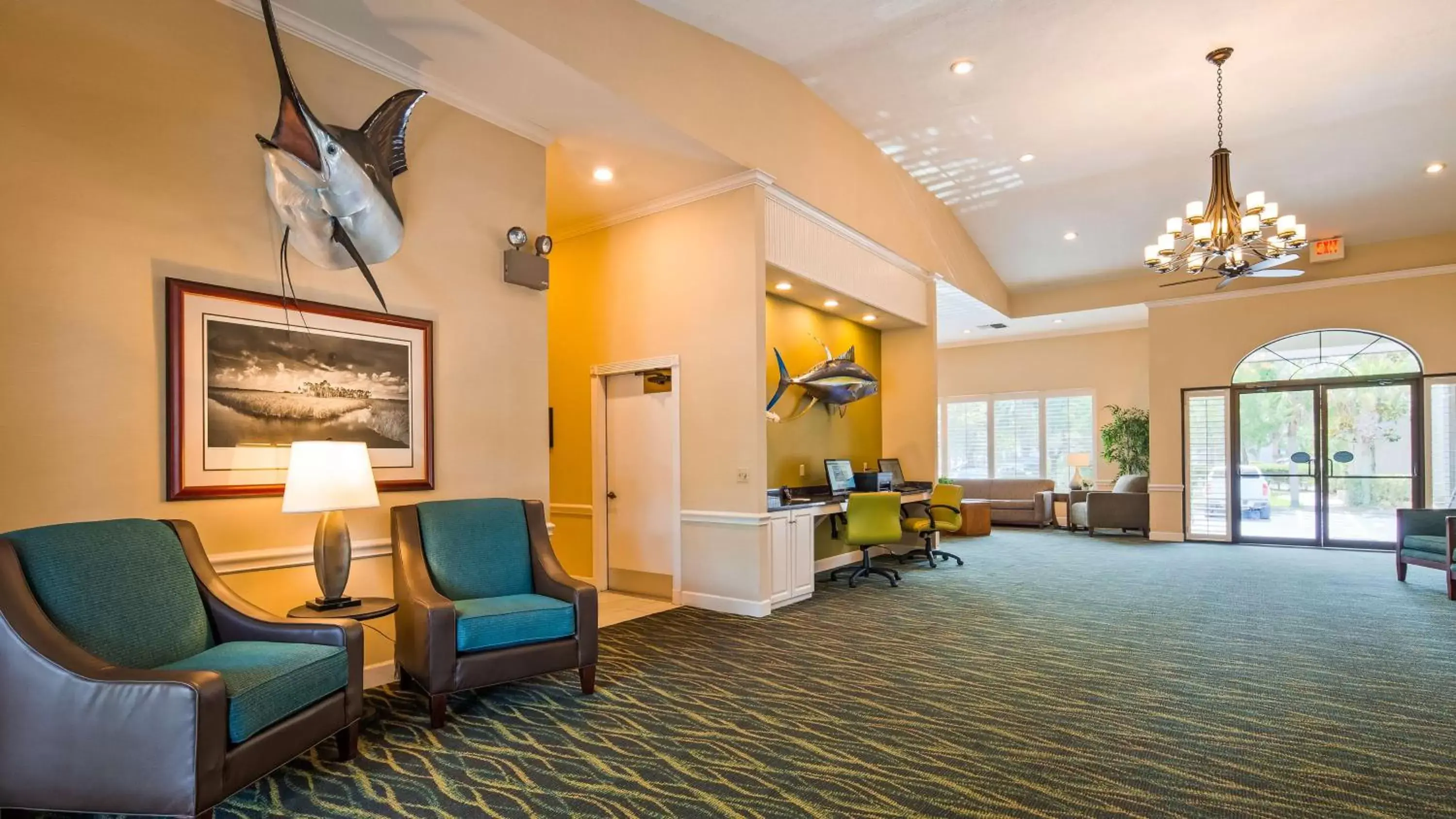 Lobby or reception, Seating Area in Best Western Crystal River Resort