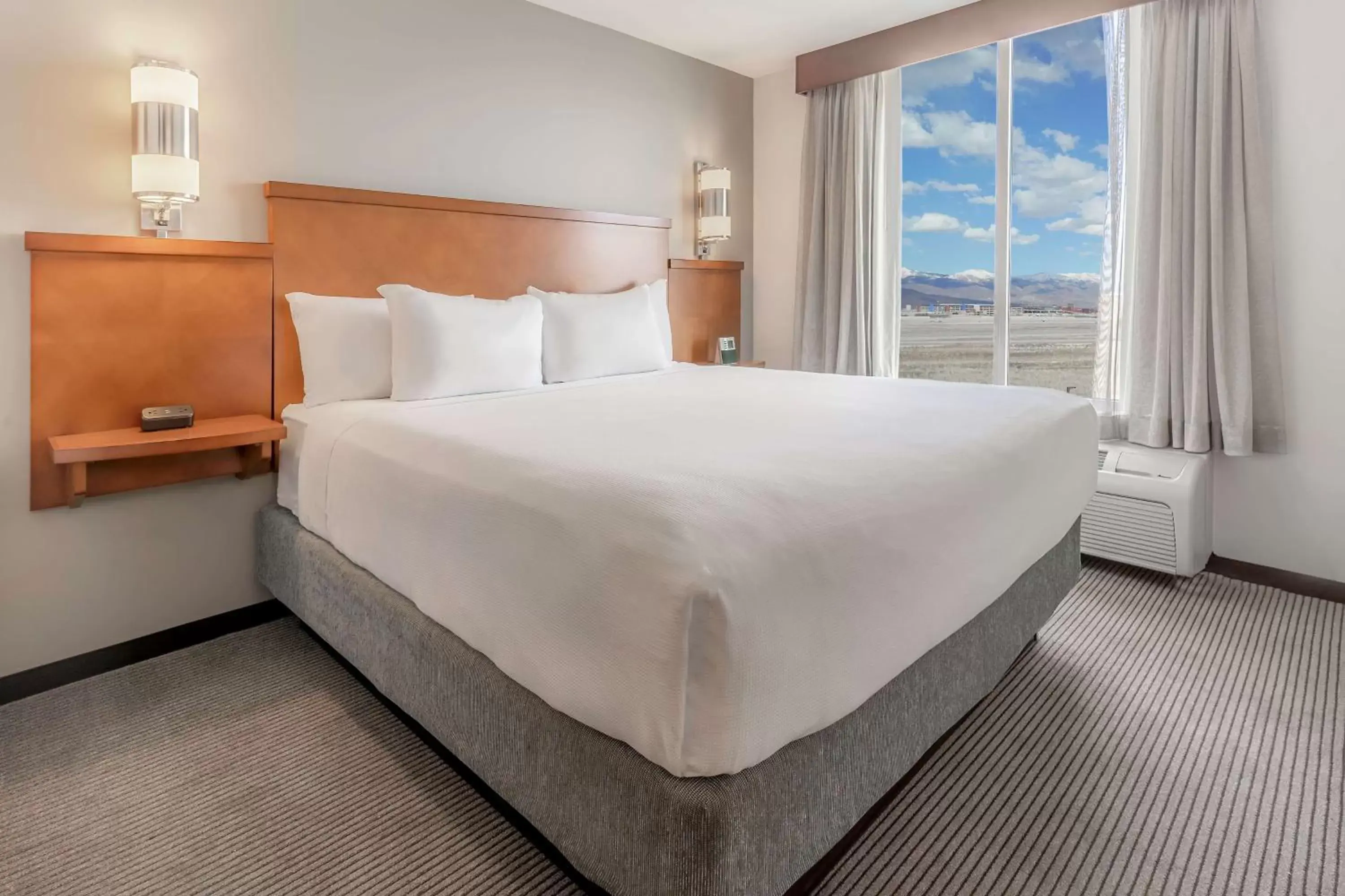 Photo of the whole room, Bed in Hyatt Place Salt Lake City Airport