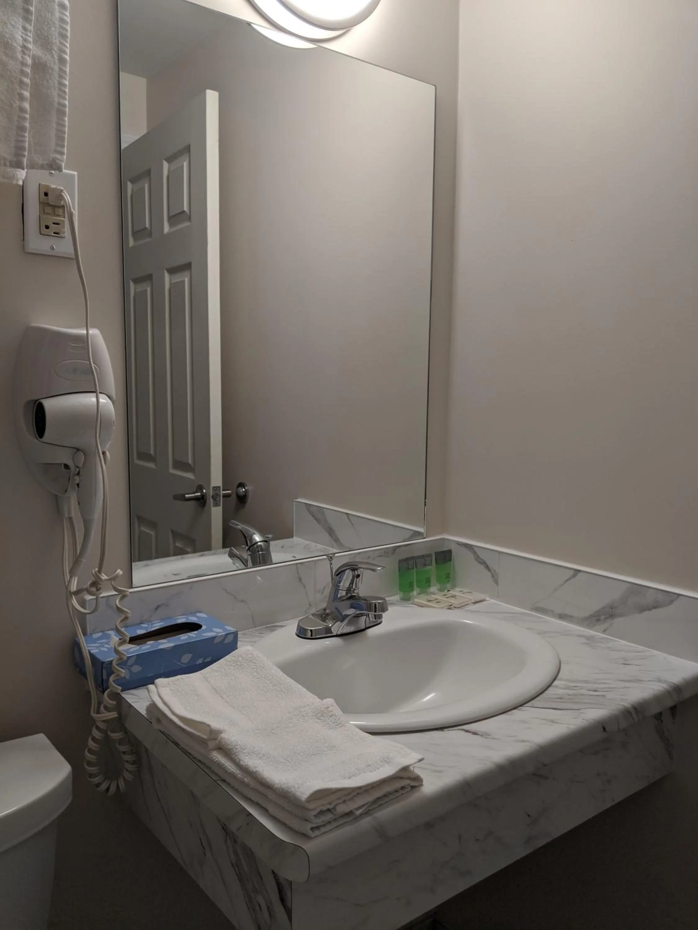 Falls Lodge & Suites