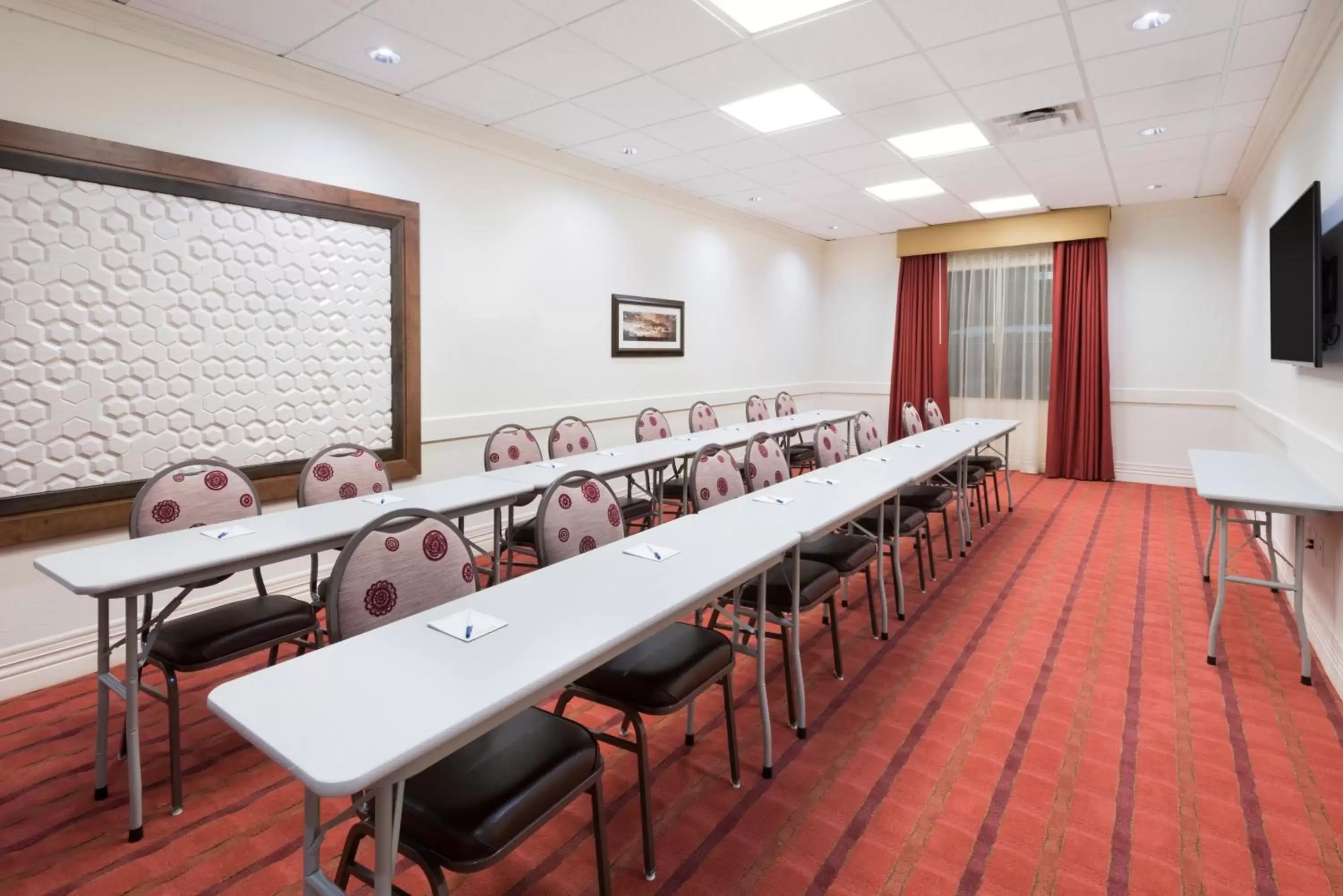 Meeting/conference room in Best Western Plus Hudson Hotel & Suites