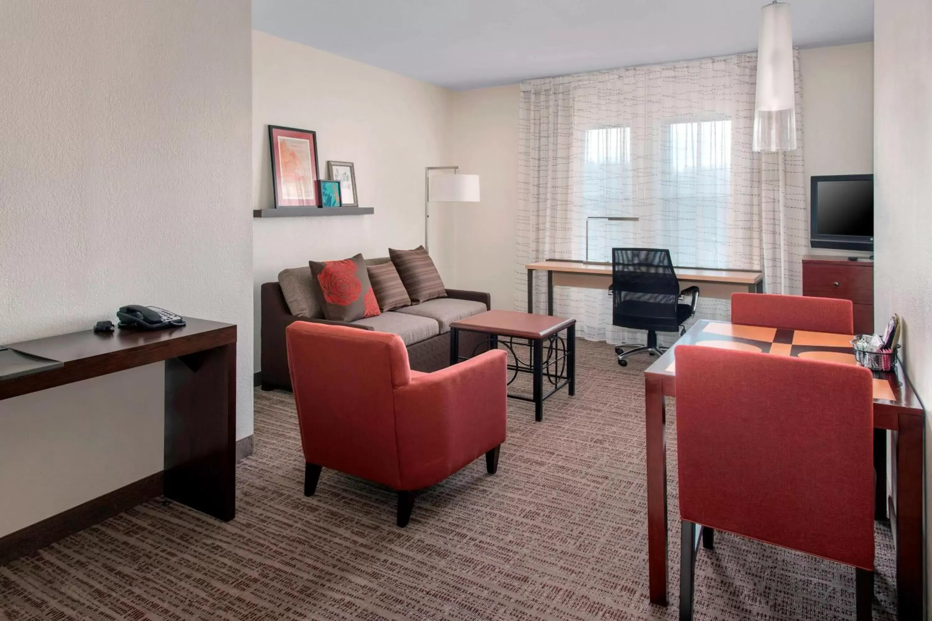 Living room, Seating Area in Residence Inn Alexandria Old Town South at Carlyle