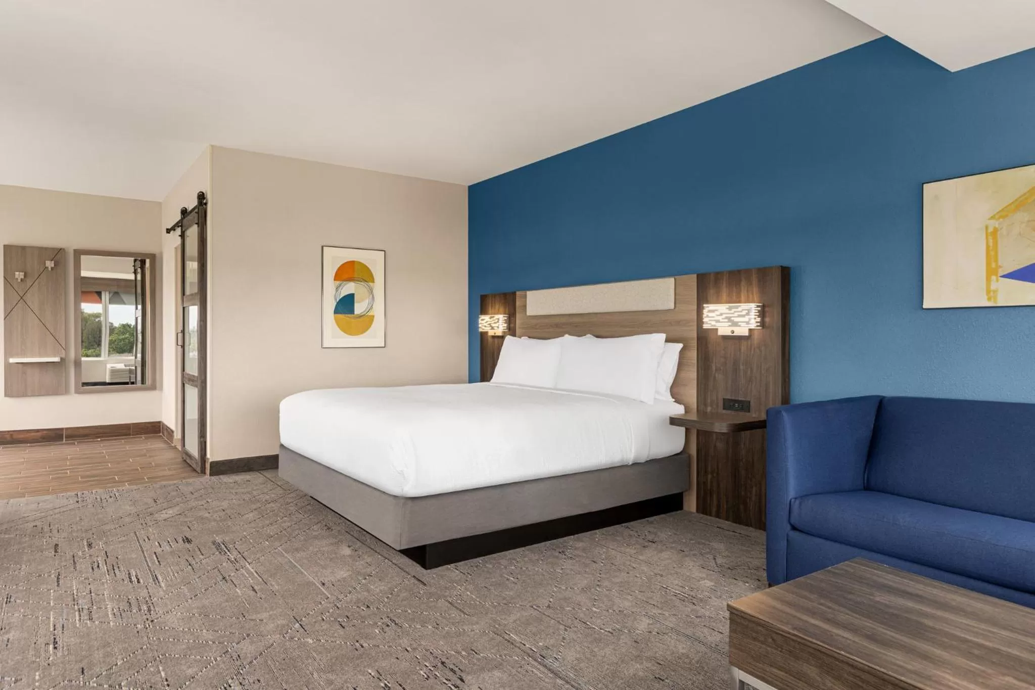 Photo of the whole room, Bed in Holiday Inn Express & Suites Evansville Downtown by IHG