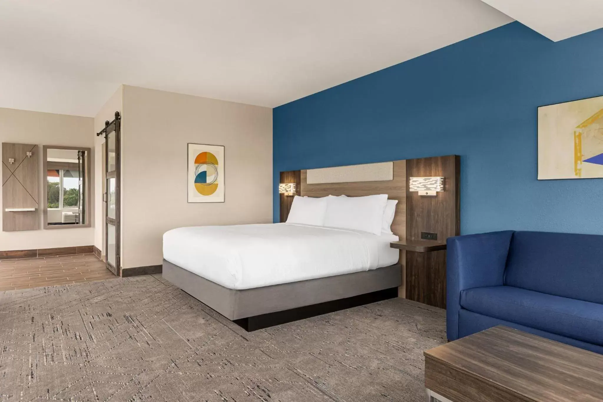 Photo of the whole room, Bed in Holiday Inn Express & Suites Evansville Downtown, an IHG Hotel