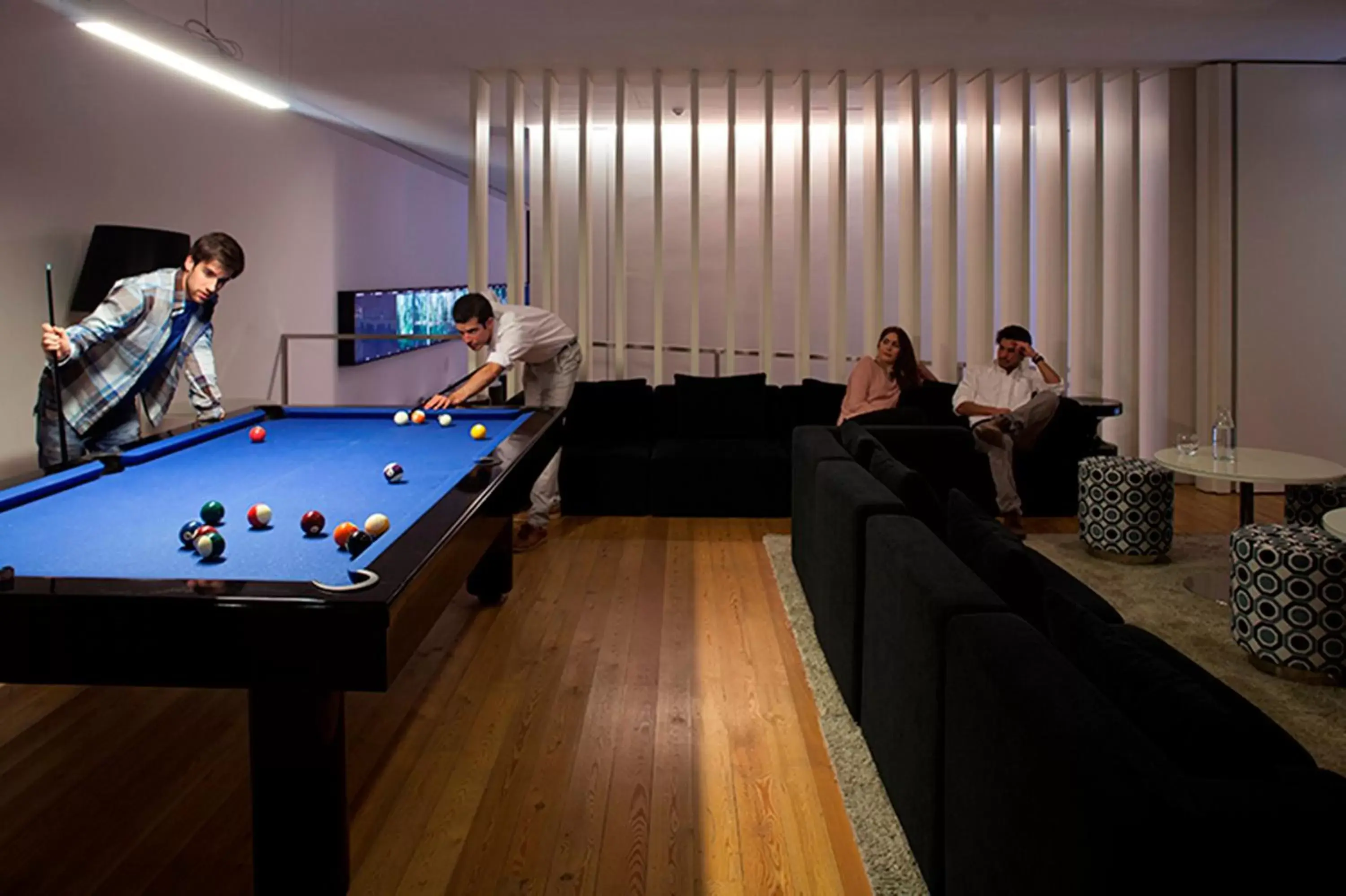 Communal lounge/ TV room, Billiards in Inspira Liberdade Boutique Hotel