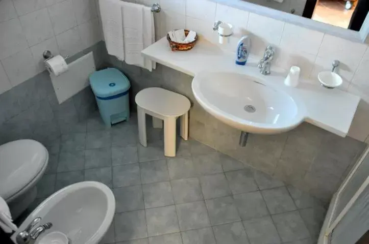 Shower, Bathroom in Hotel Masseria Le Pajare