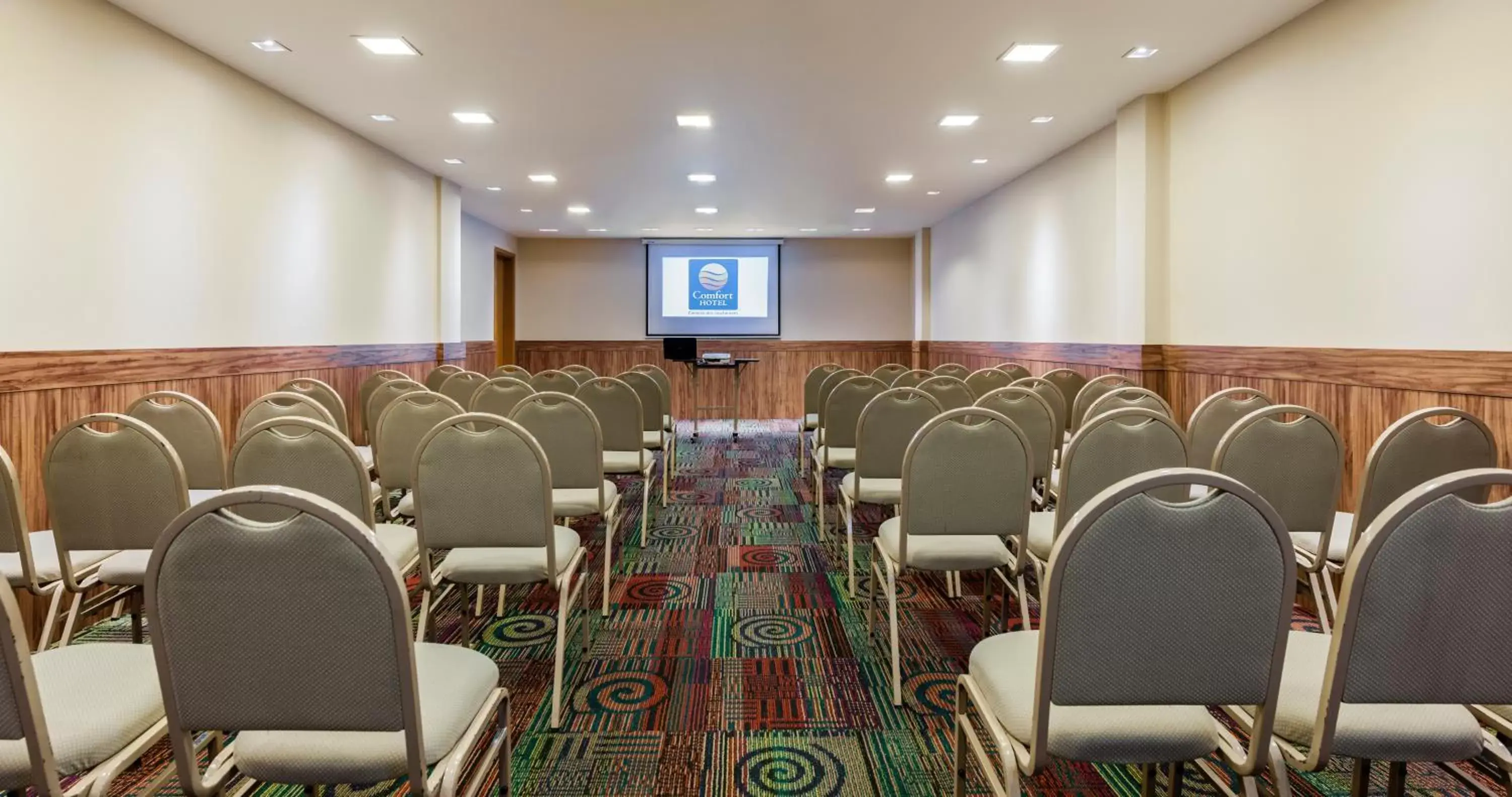 Meeting/conference room in Comfort Hotel Campos dos Goytacazes