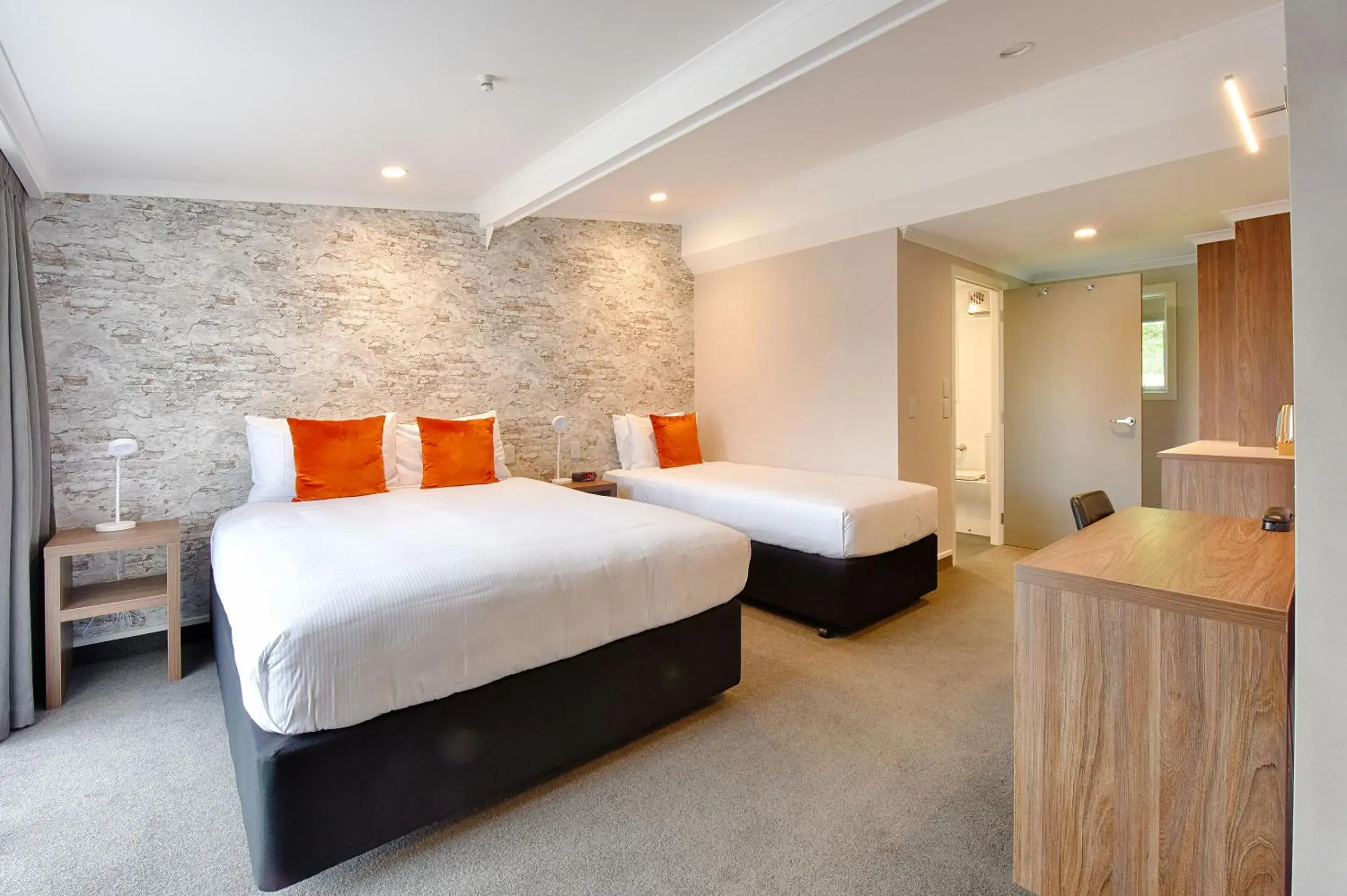 Photo of the whole room, Bed in Heartland Hotel Croydon