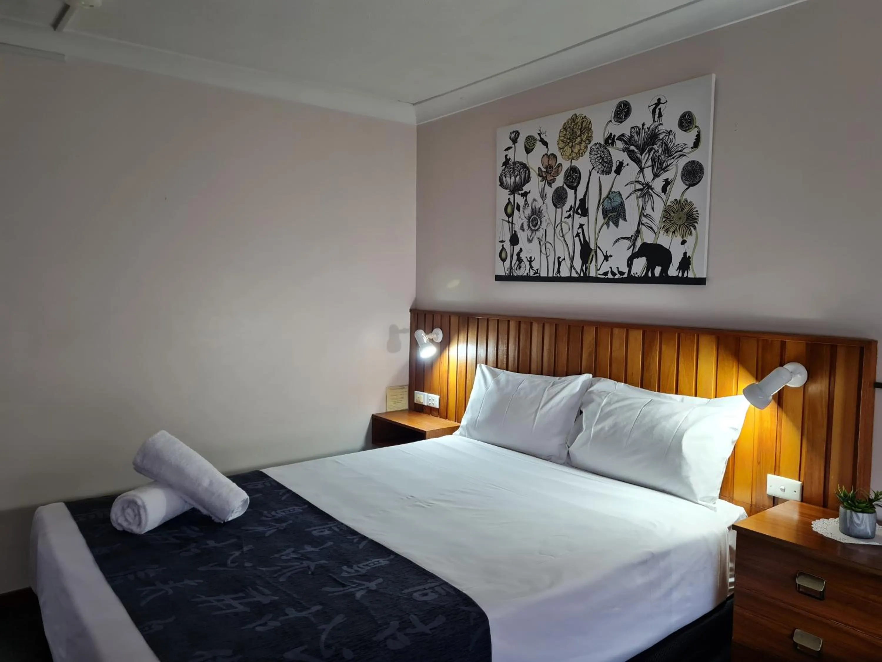Bed in Marco Polo Motor Inn Taree