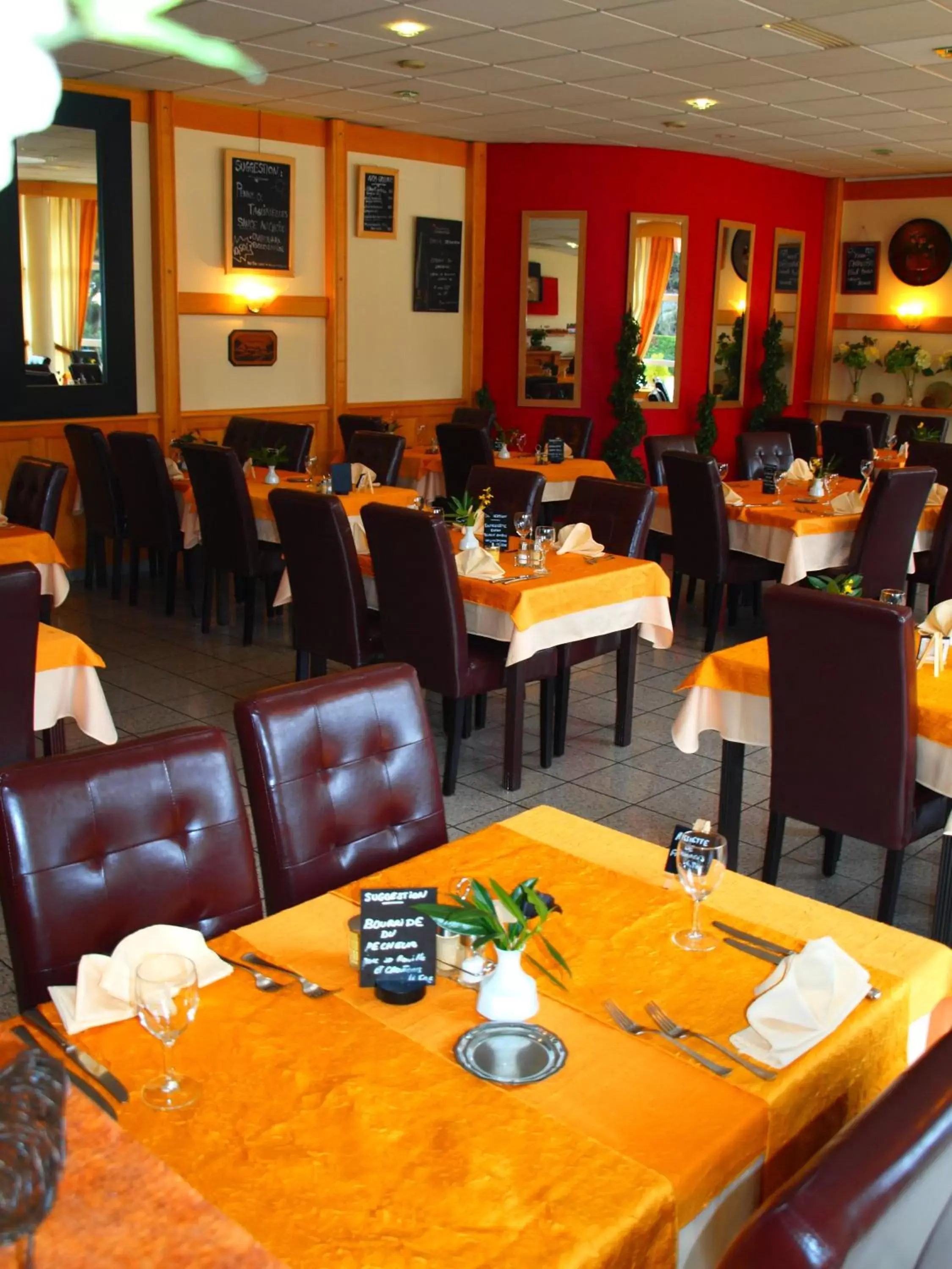 Restaurant/Places to Eat in The Originals City, Hôtel du Faucigny, Cluses Ouest