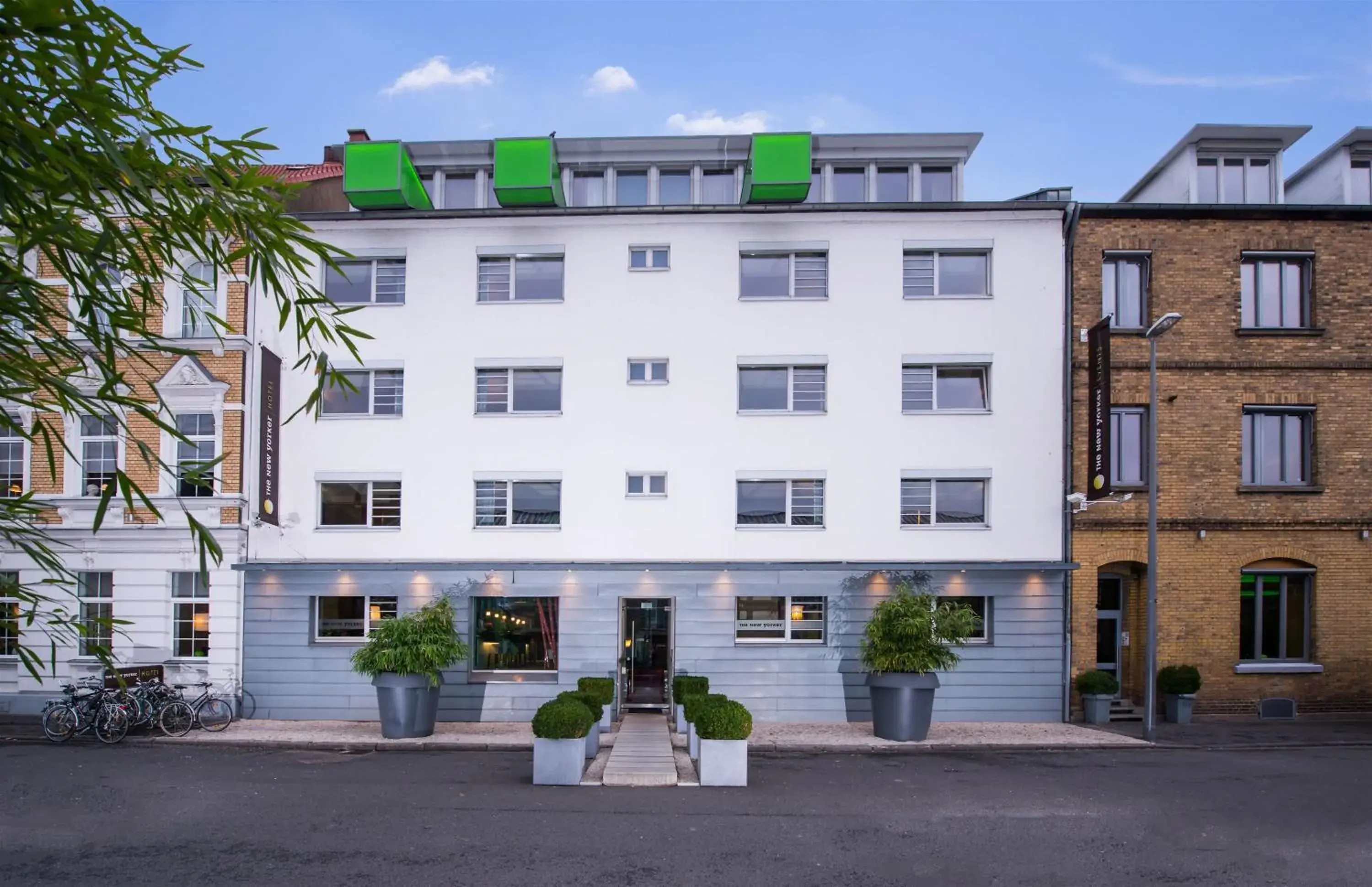 Facade/entrance, Property Building in The New Yorker Hotel Koln-Messe