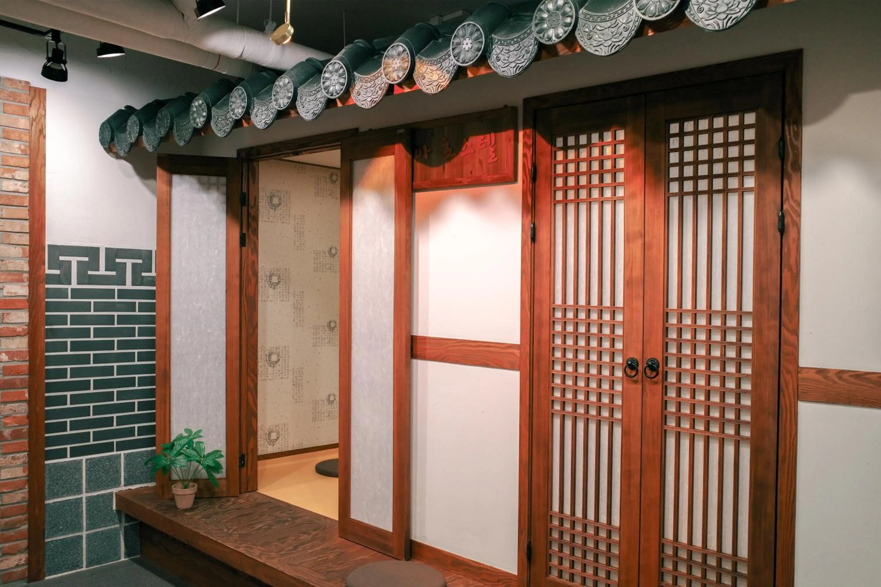 Area and facilities in Starria Hostel foreign guest only