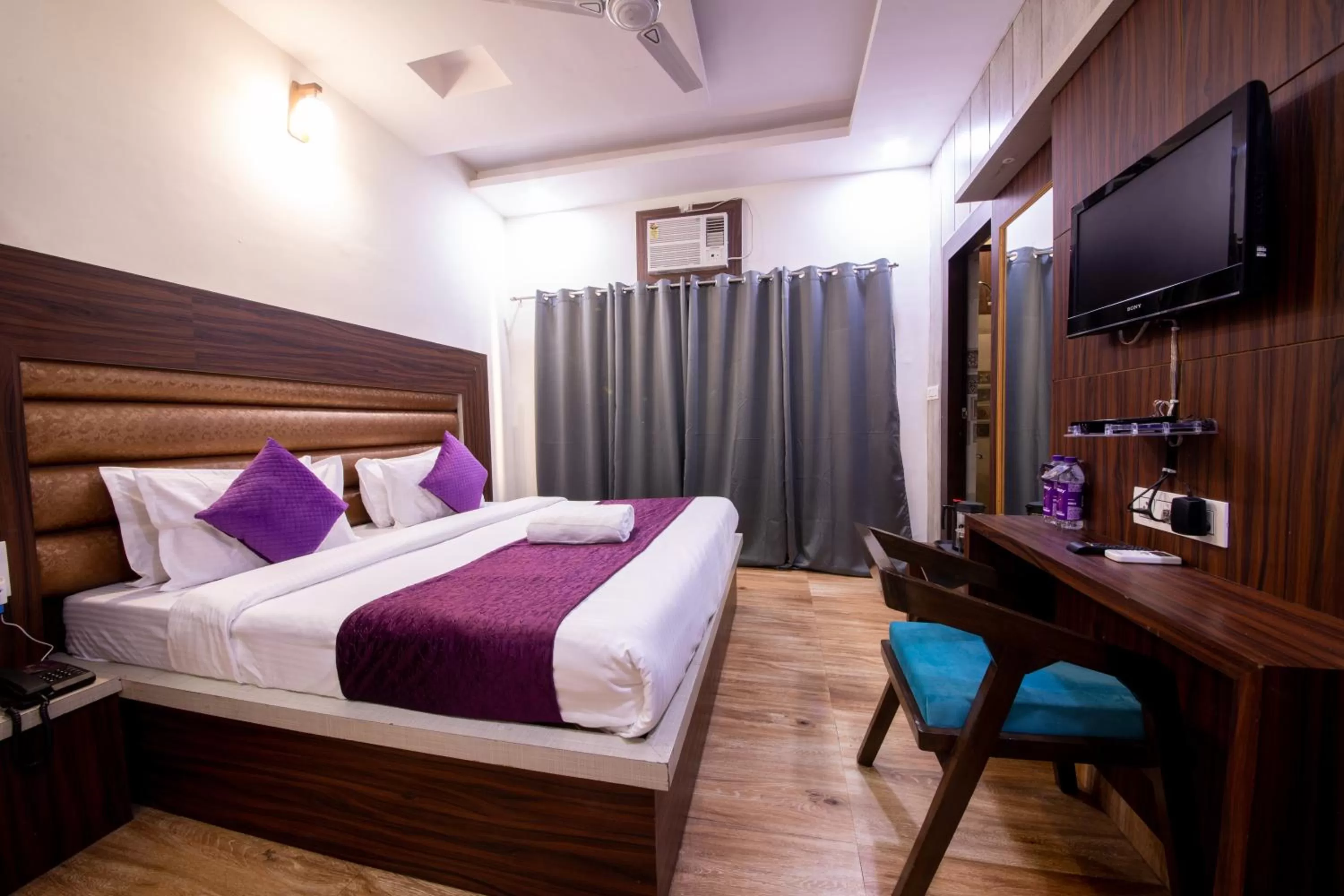 Bed in Grey Castle - Hotel Near Haridwar Railway station