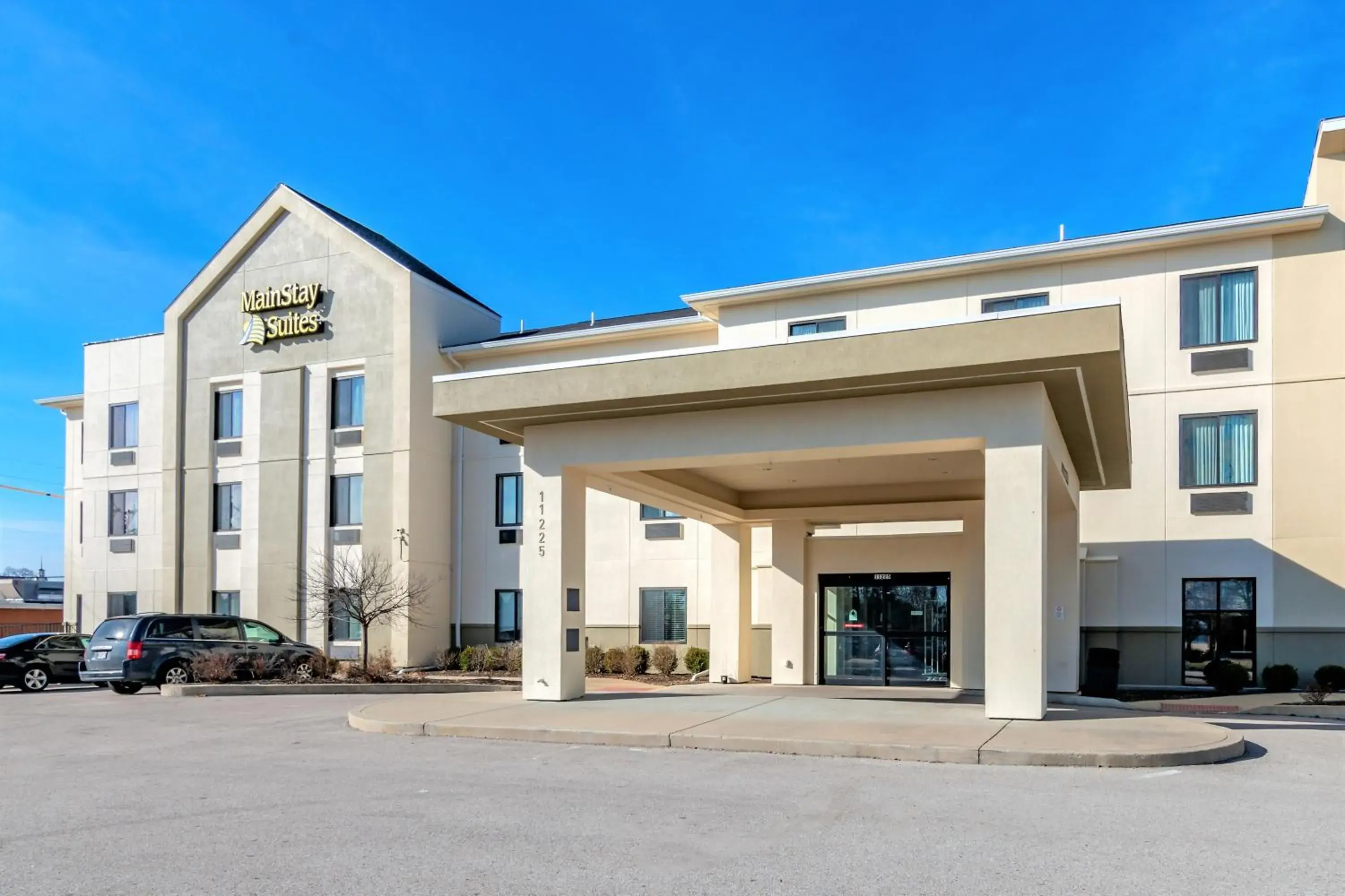 Facade/entrance, Property Building in MainStay Suites St. Louis - Airport