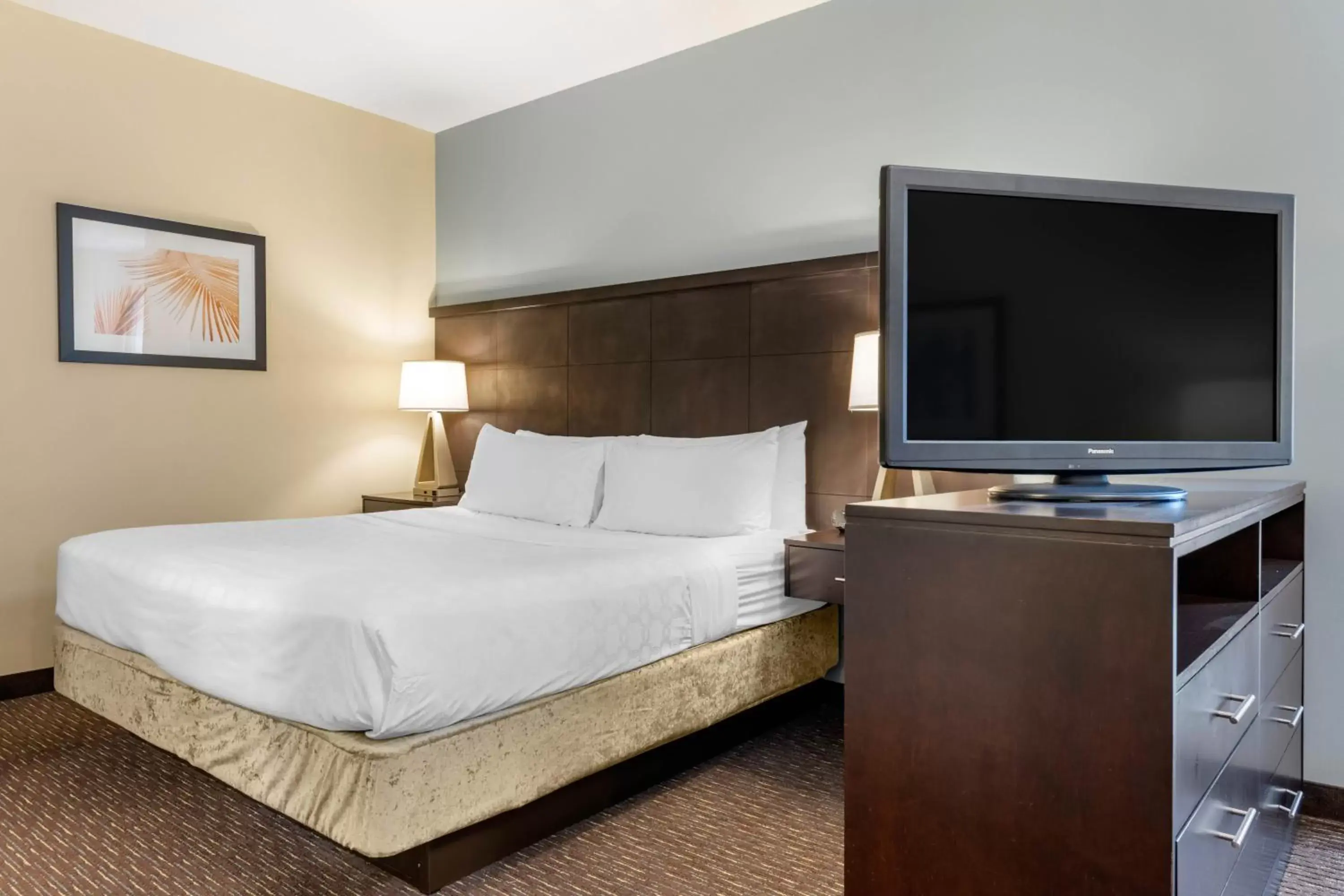 Bed in Staybridge Suites St. Petersburg FL, an IHG Hotel