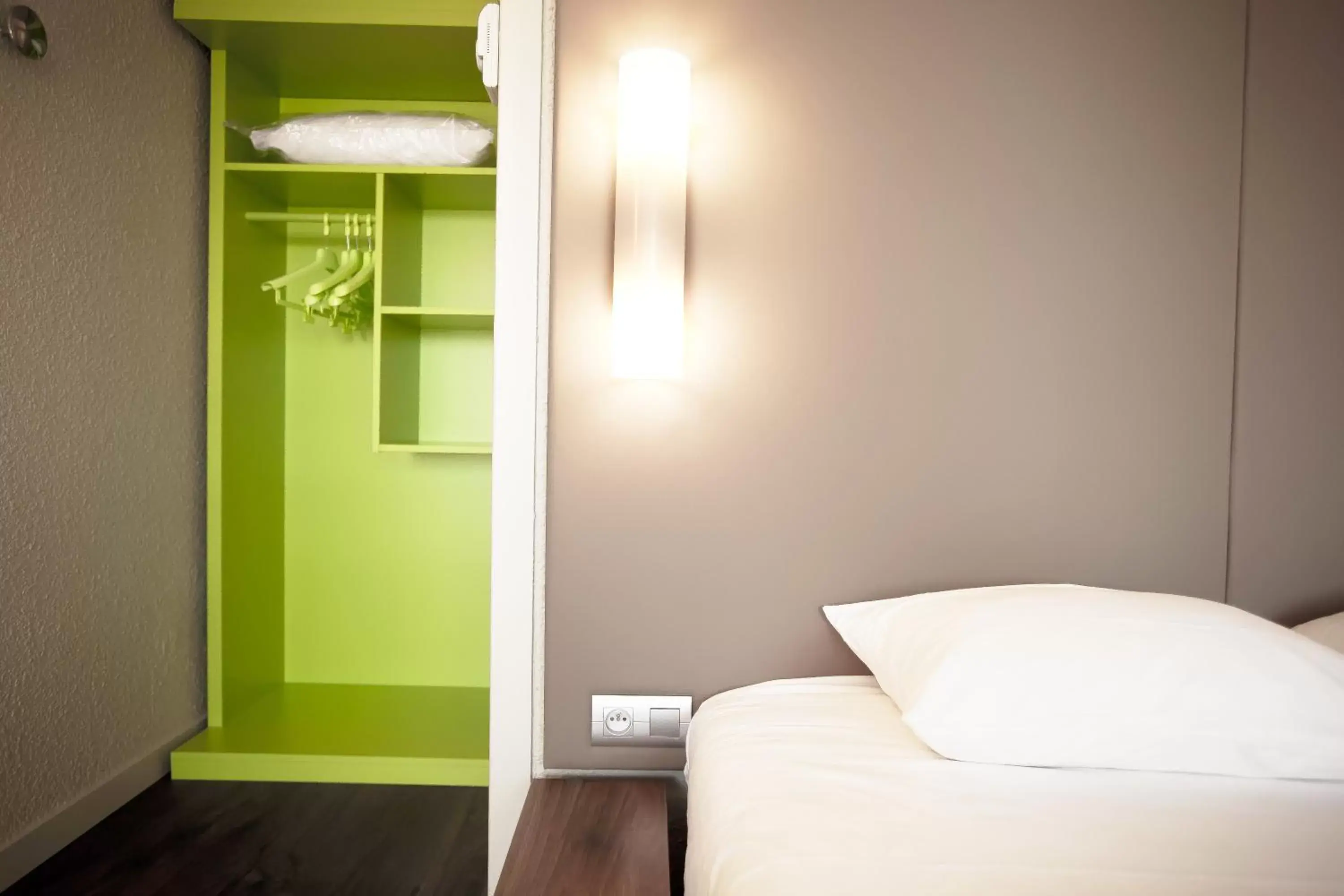 Bedroom, Bed in Hôtel Campanile Strasbourg Aéroport Lingolsheim