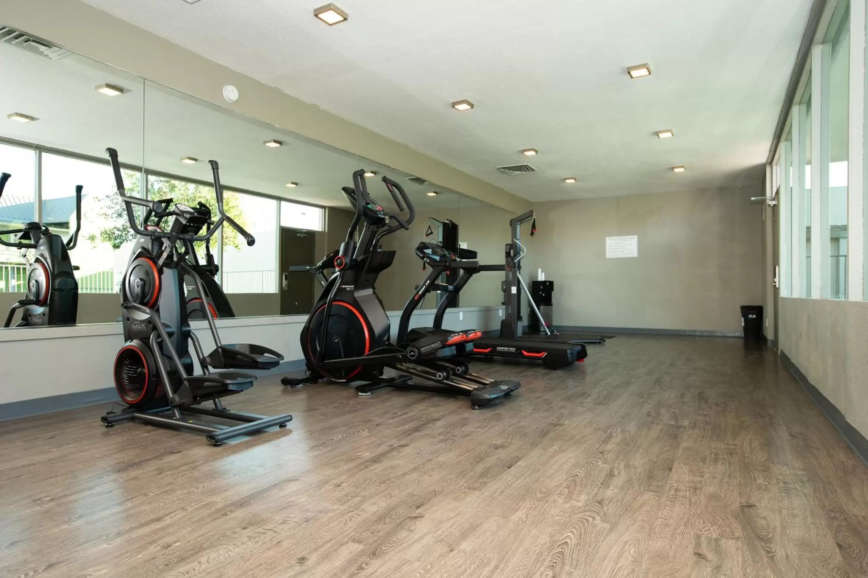 Fitness centre/facilities, Fitness Center/Facilities in SureStay Plus Hotel by Best Western Point Richmond