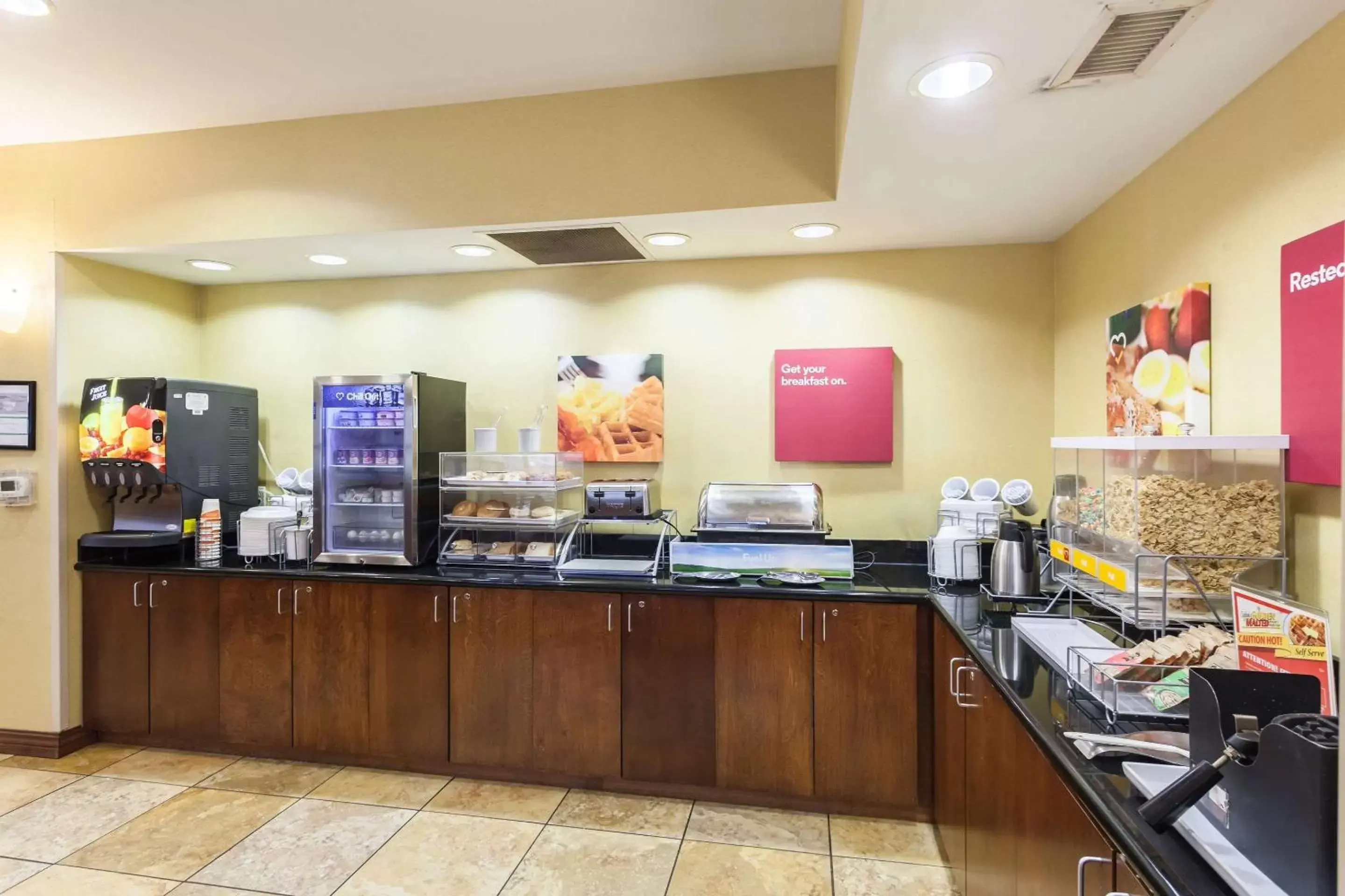 Restaurant/places to eat in Comfort Suites Lincoln East