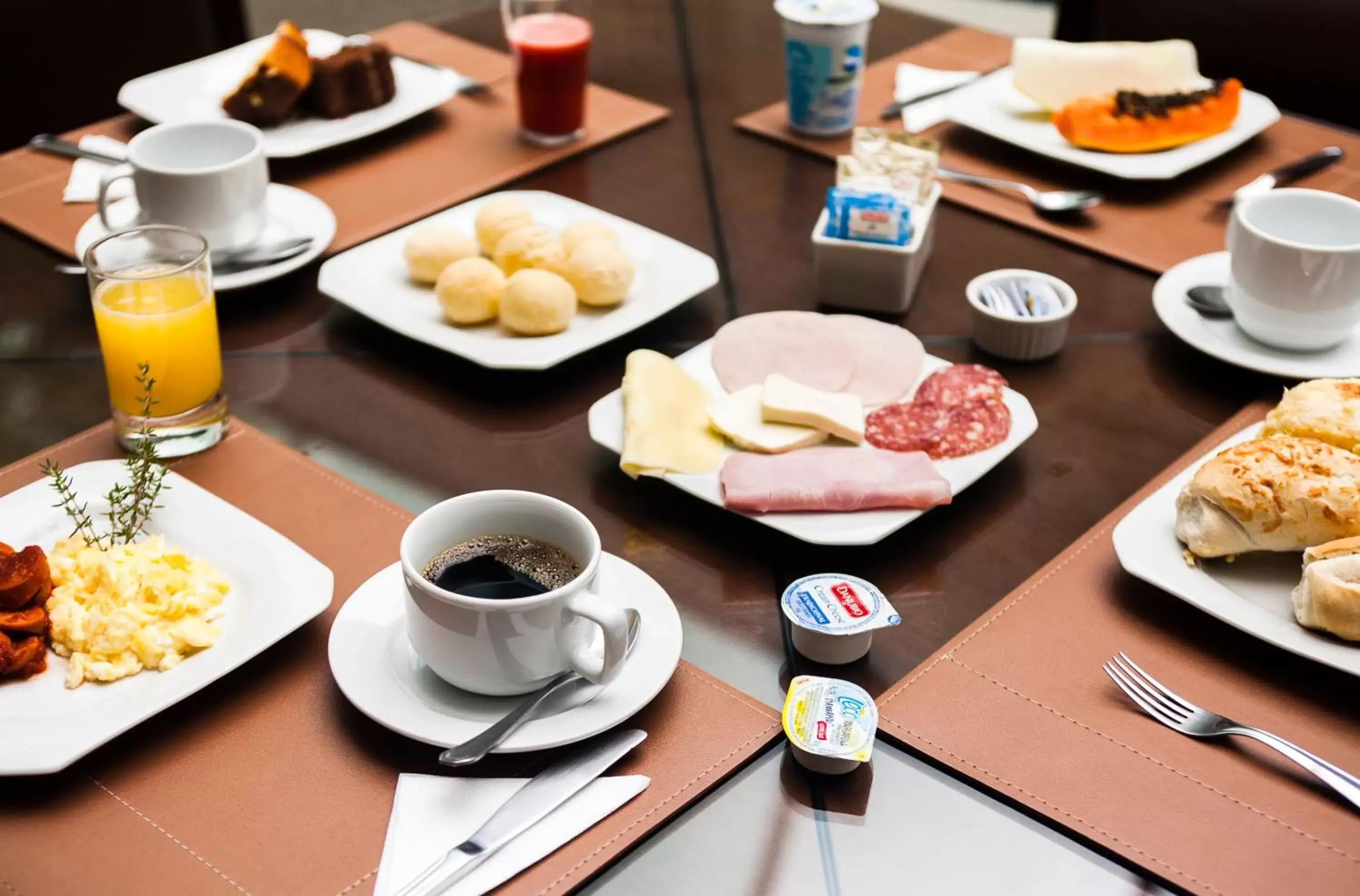 Continental breakfast in Hotel City Hall