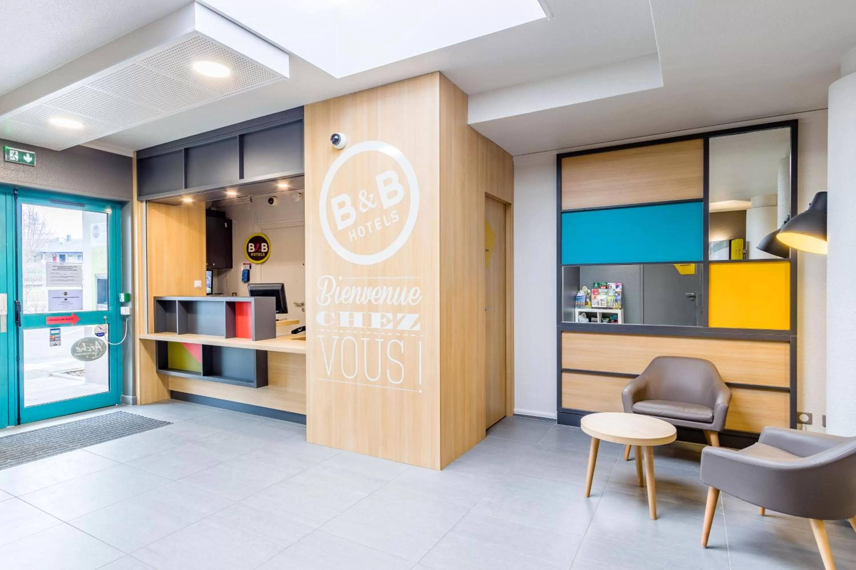 Lobby or reception in B&B HOTEL Tours Nord 2 La petite Arche