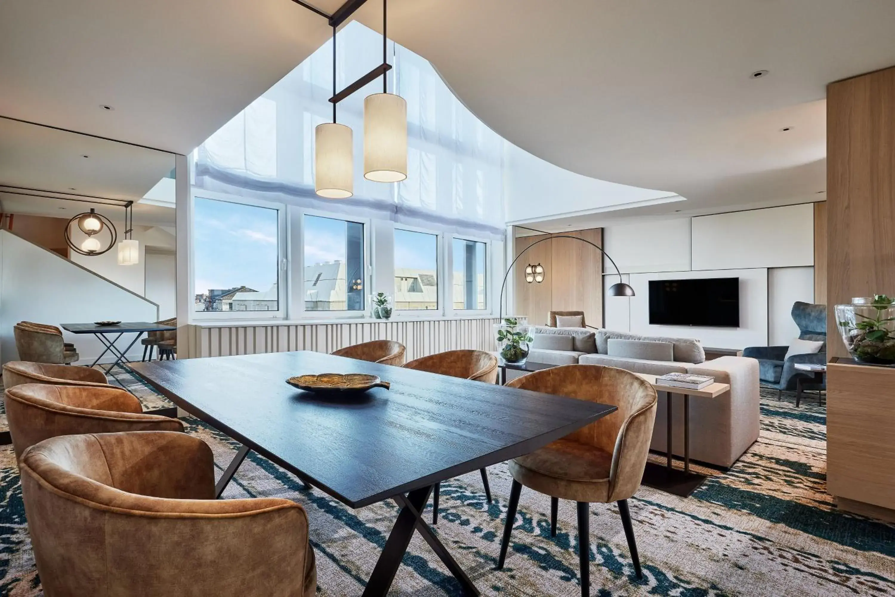 Living room, Dining Area in The Westin Grand Frankfurt