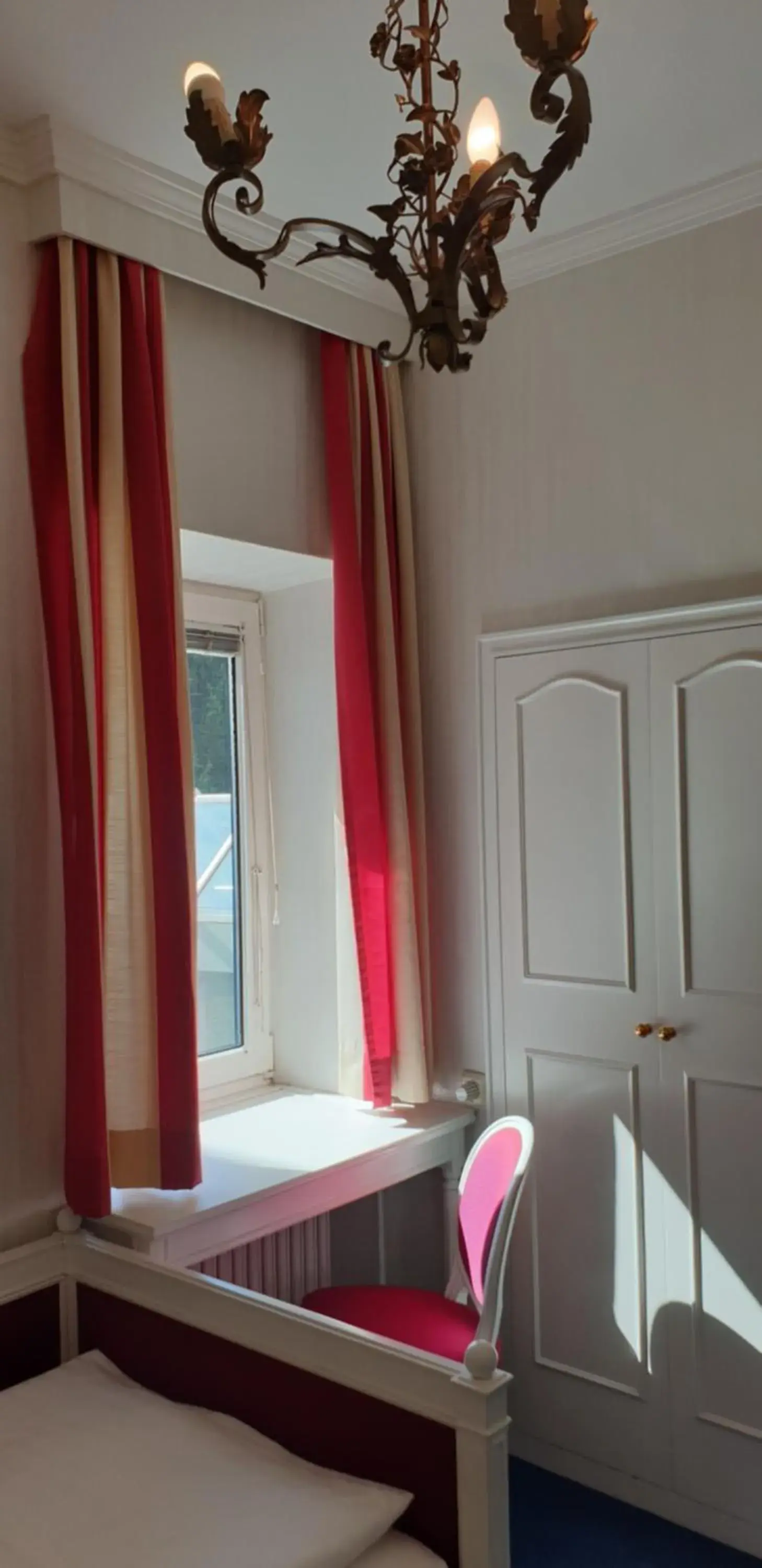 Bed in Hotel Hohenstauffen Bed in Hotel Hohenstauffen