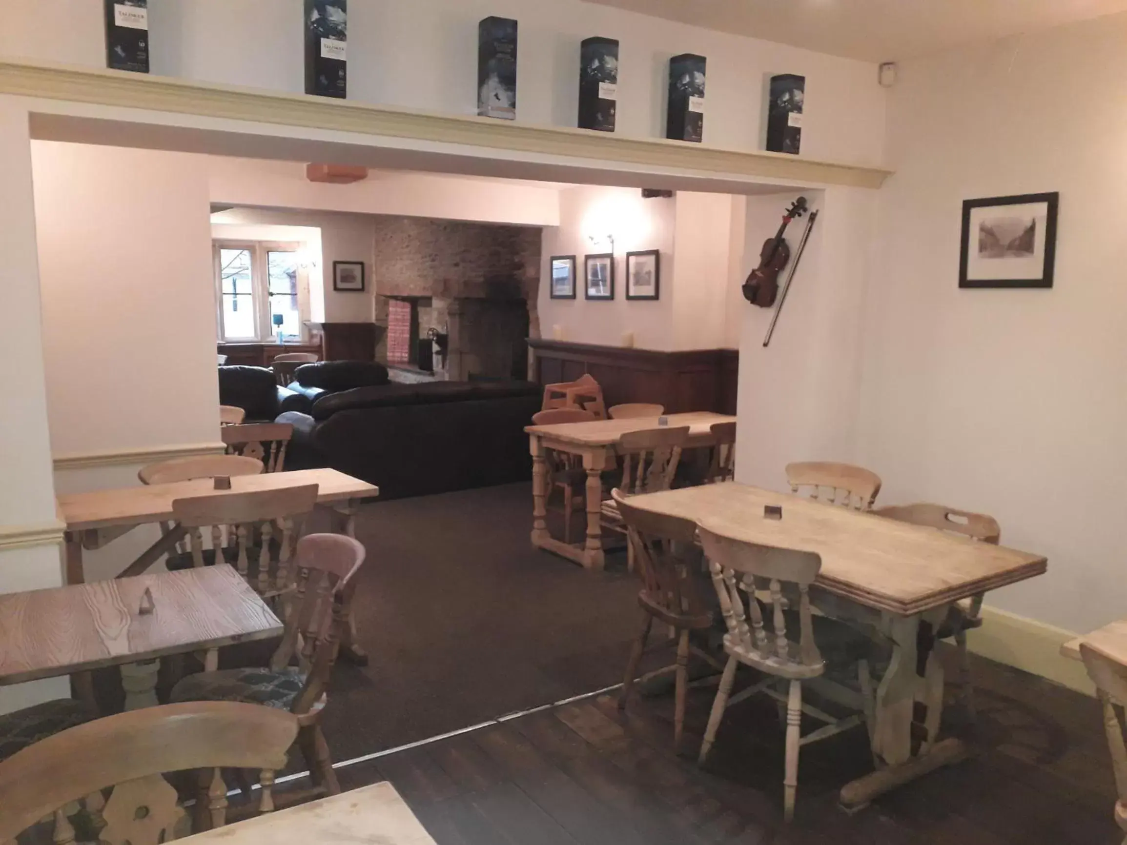 Restaurant/Places to Eat in Swan Inn Lechlade